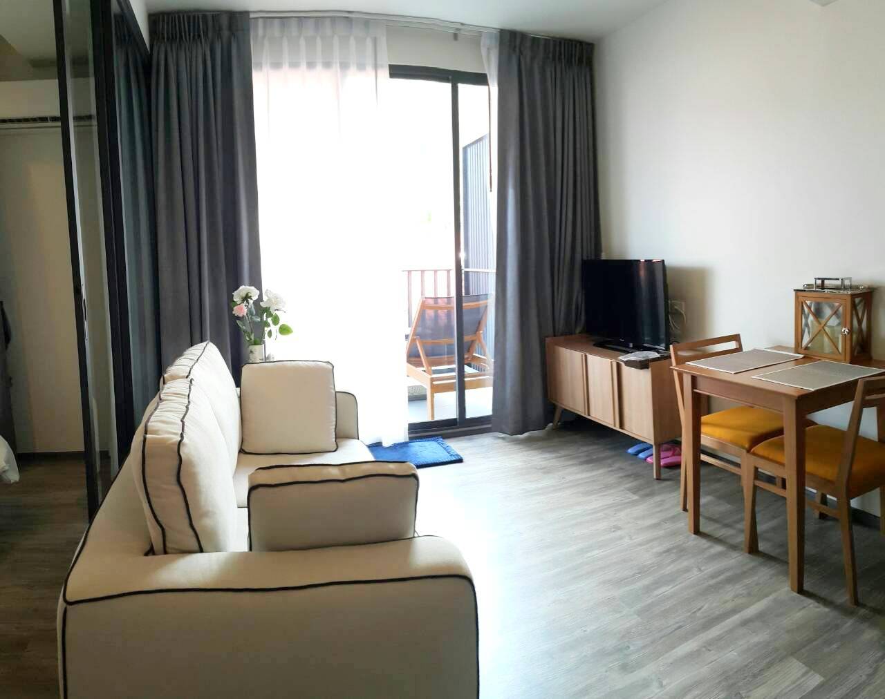 For Rent : Patong The Deck condominium 1 bed room 3rd Floor moutain View.