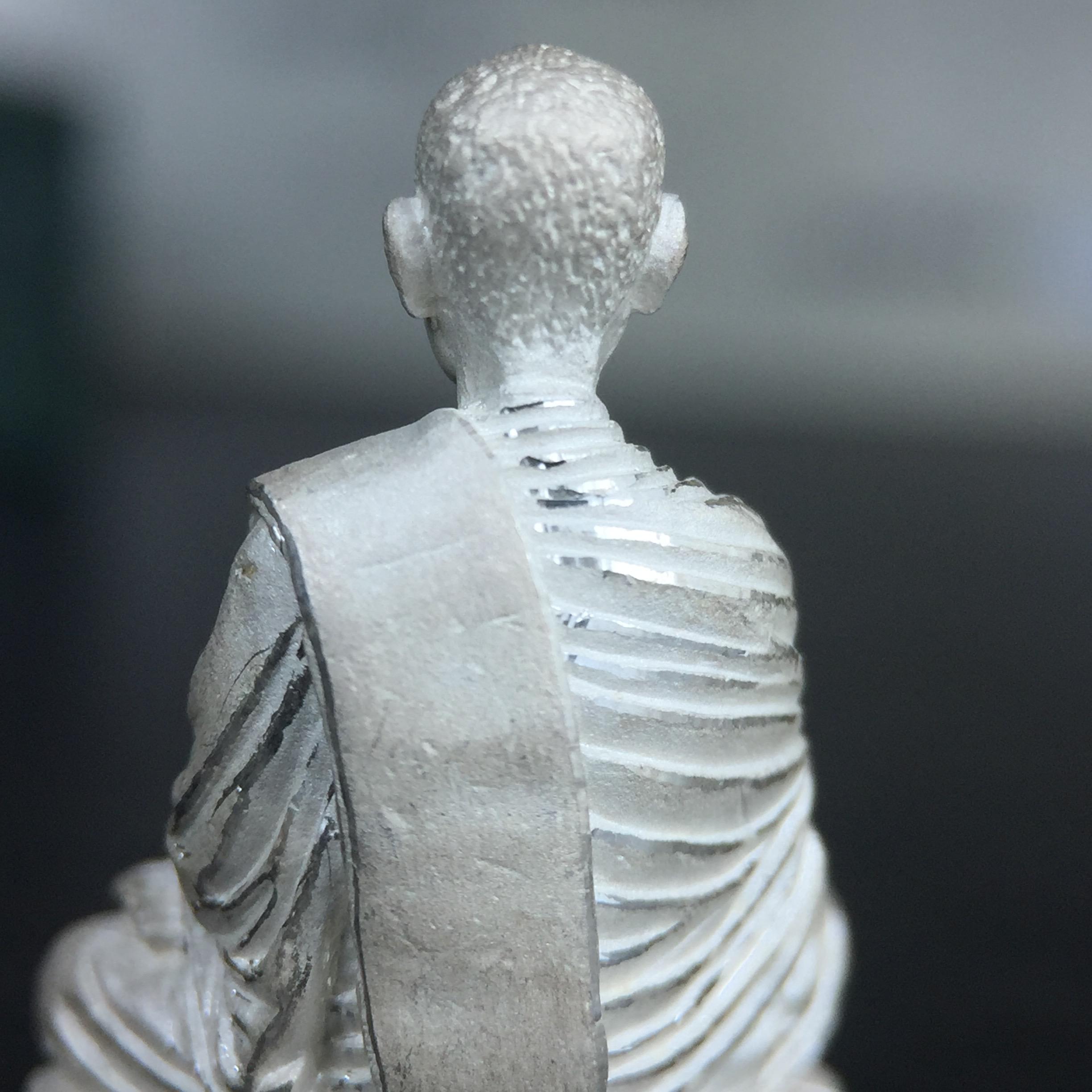 รูปเหมือนสมเด็จพระพุฒาจารย์ (โต พรหมรังสี)วัดใหม่อมตรส บางขุนพรหม ปี2540 รุ่นกาญจนาภิเษก จัดสร้างในวโรกาสที่รัชกาลที่ 9 ทรงครองสิริราชสมบัติ ครบ 50ปี ลอยองค์พิมพ์ใหญ่ เนื้อเงินบริสุทธิ์ 99.9% แบบทรายนวลขัดเงาบางส่วน พร้อมกล่องใบรับรองเดิมครบ