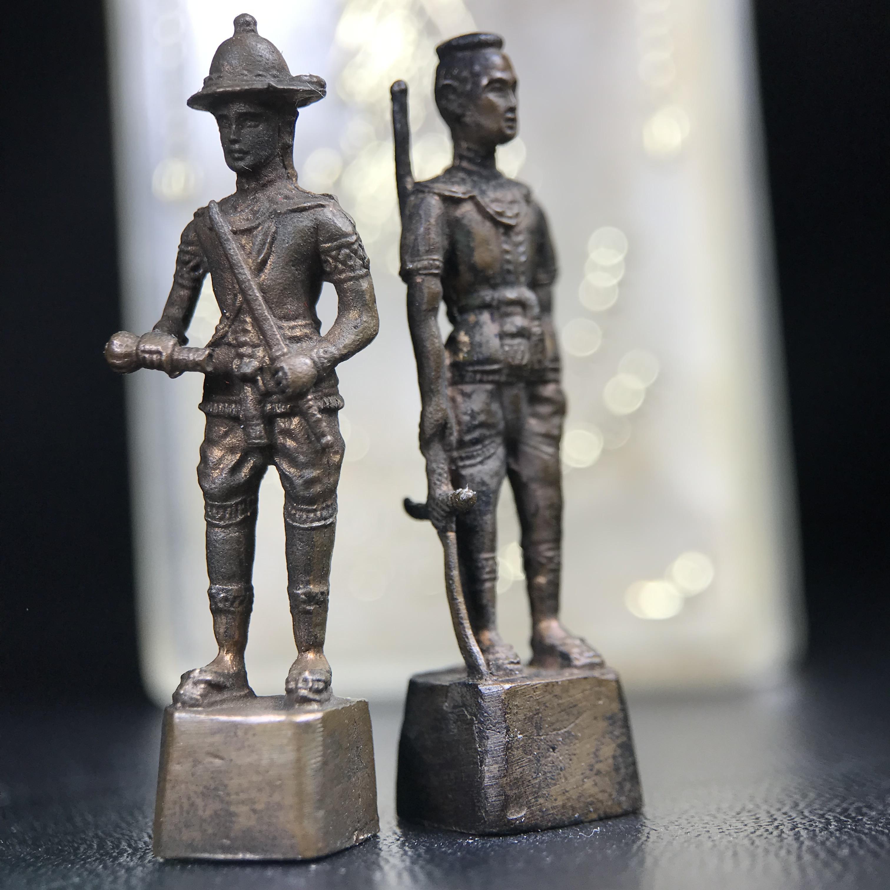 พระกริ่งสมเด็จพระนเรศวร-พระกริ่งสมเด็จพระเอกาทศรถ กองทัพภาคที่3จัดสร้าง ปี2517 เนื้อนวโลหะครบชุด 2องค์กล่องบรรจุเดิมครบสมบูรณ์(หายาก)(1ใน 300ชุด)(ในหลวง ร.9 เสด็จในพิธี)ปลุกเสกโดยพระคณาจารย์ชื่อดังในยุคนั้น7วัน7คืน(หลวงปู่โต๊ะ วัดประดู่ฉิมพลี ร่วมปลุกเสก)