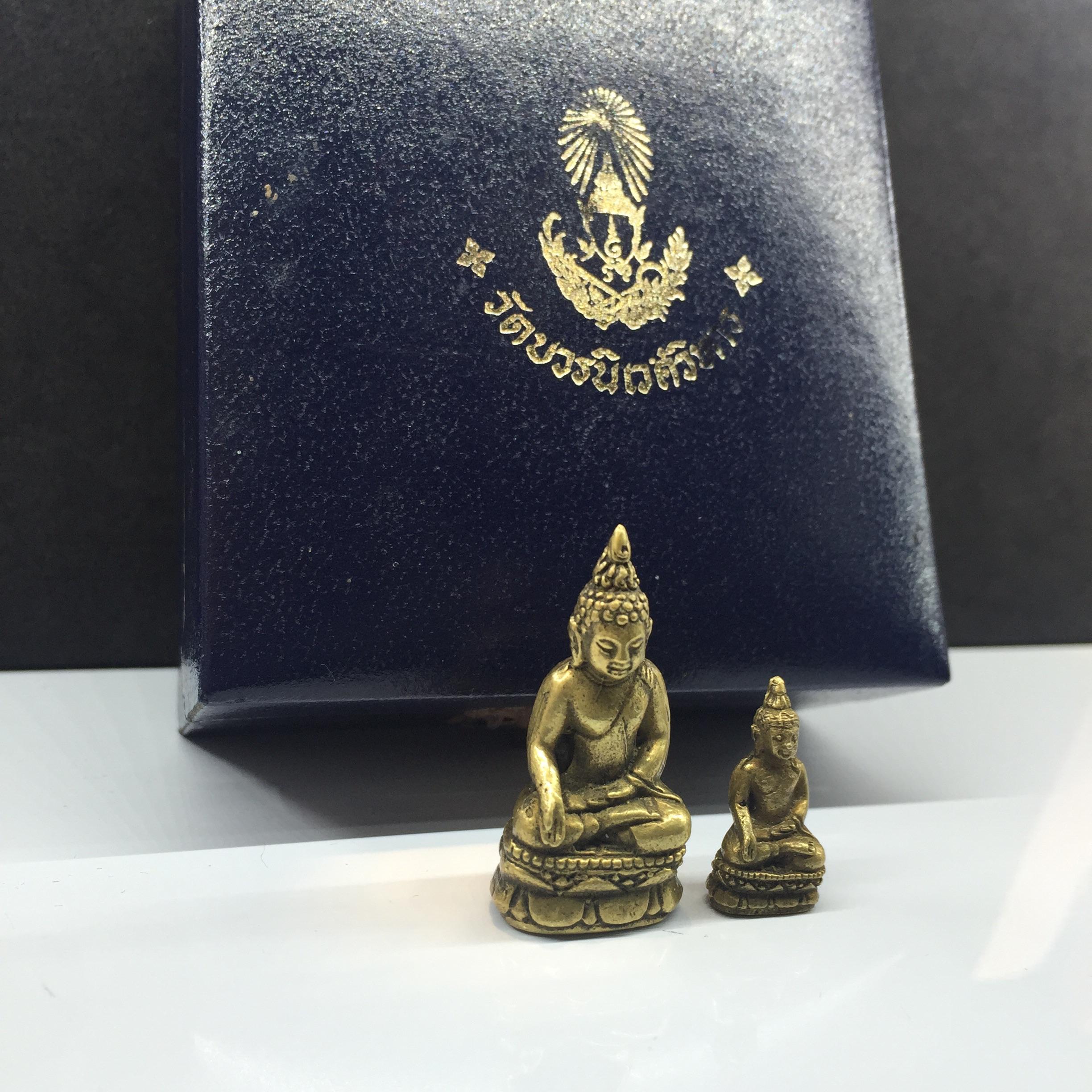 พระกริ่ง-พระชัยวัฒน์ไพรีพินาศ วัดบวรนิเวศวิหาร รุ่นผ้าป่าสิงห์บุรี ปี2528(กล่องหนังนิยม)