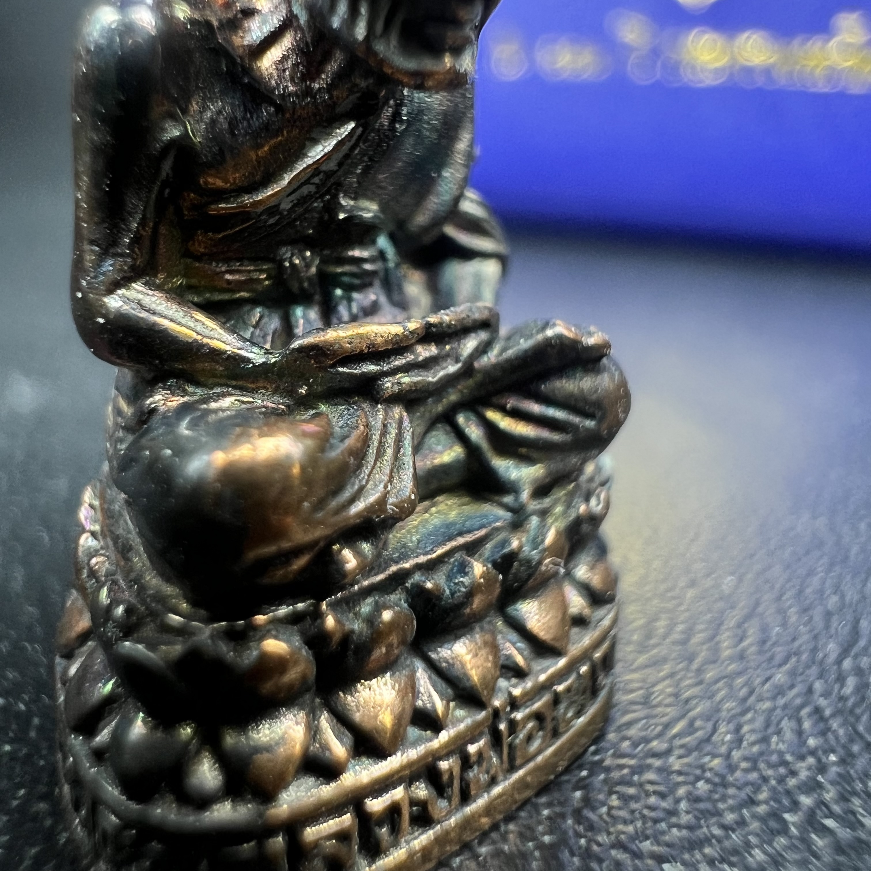 รูปเหมือนหล่อลอยองค์หลวงปู่ทวด รุ่น 111ปี กระทรวงกลาโหม เนื้อนวโลหะรมดำ-ปัดเงา ปี2540 พิธีใหญ่ เข้มขลัง นิยม พร้อมกล่องบรรจุเดิม(คัดสภาพสวยผิวเทพๆผิวรุ้งๆ)ทั้งพิธีทั้งพุทธศิลป์ทรงคุณค่าอีกหนึ่งรุ่นยอดนิยม