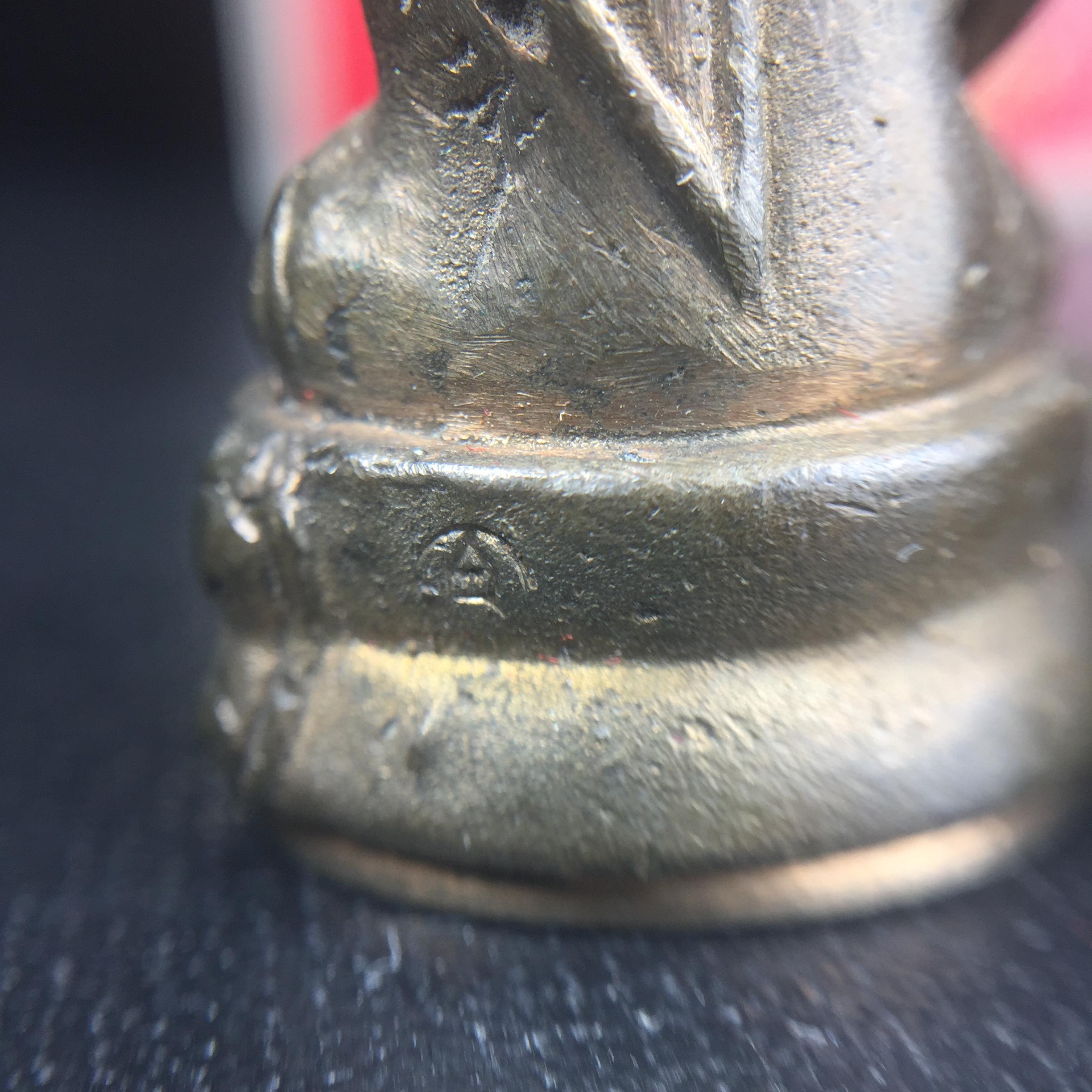 พระกริ่ง-พระชัยวัฒน์ ภปร. ธรรมศาสตร์ 50ปี เนื้อนวโลหะ ปี2527(ในหลวงรัชกาลที่9 เสด็จเททอง)(หายาก)(1ใน677ชุด)