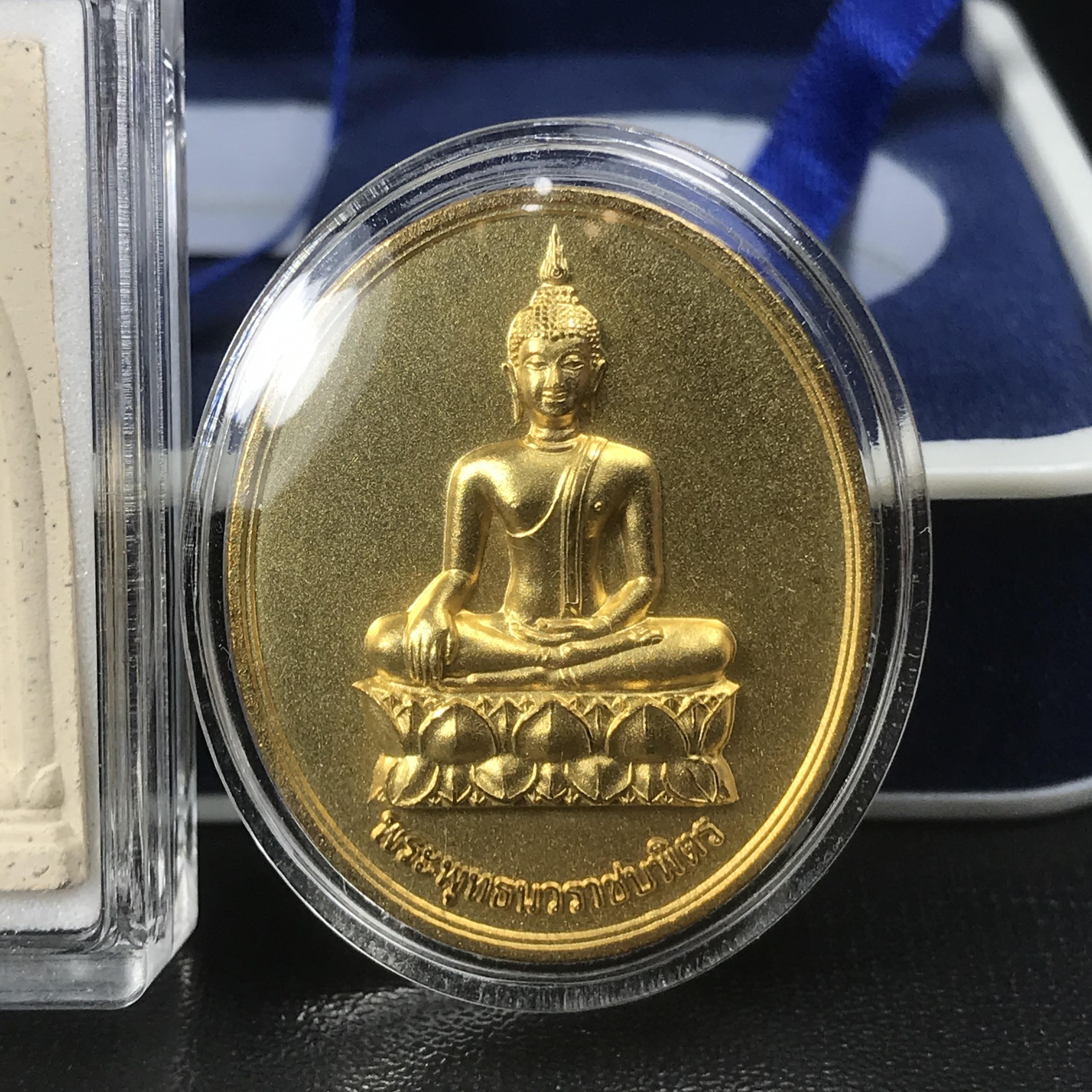 พระพุทธนวราชบพิตร ภปร. ที่ระลึก 7รอบ 84พรรษา วัดตรีทศเทพ จัดสร้าง พ.ศ. 2554 ชุดกรรมการเล็ก(รวม 2 รายการ)