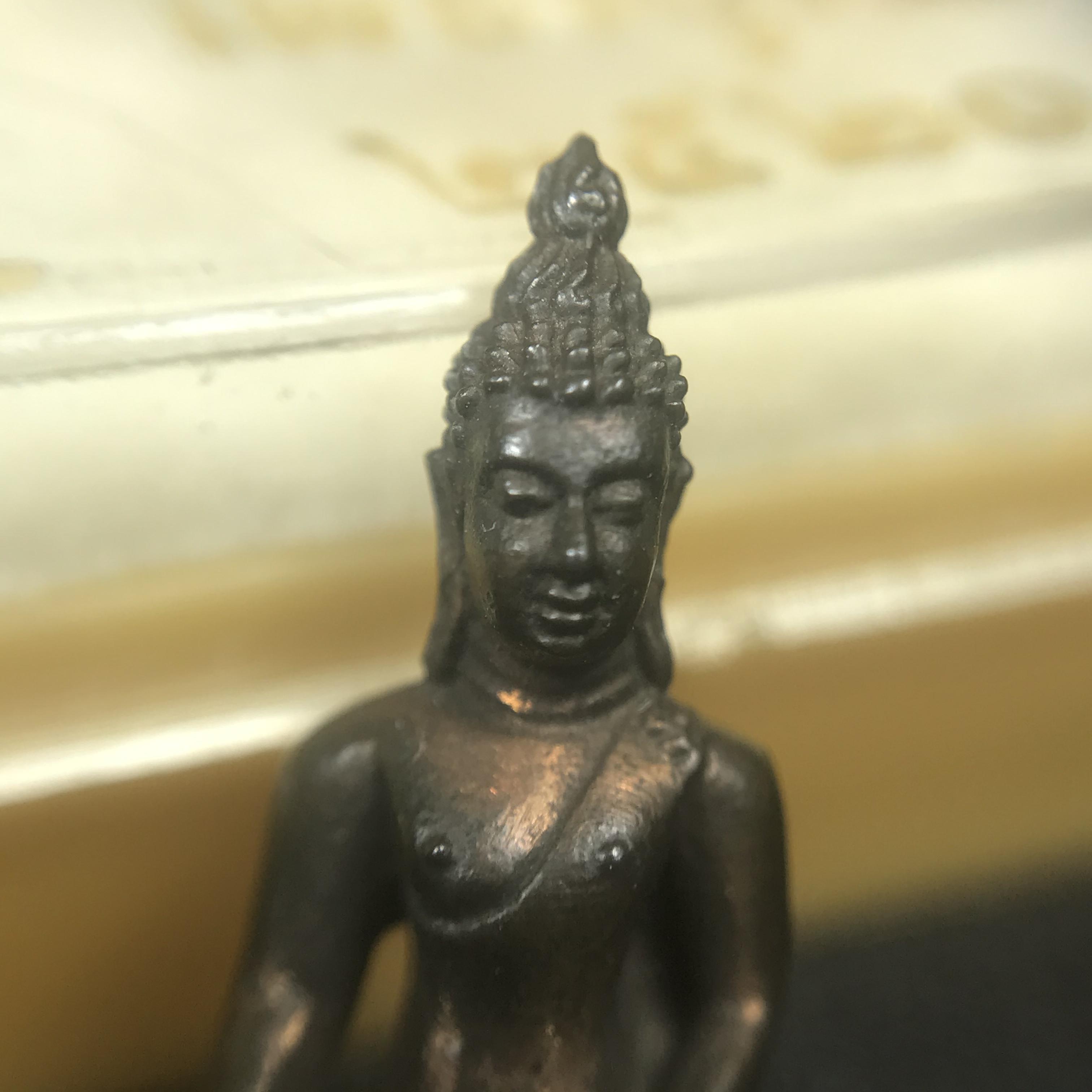 พระกริ่งไพรีพินาศ(รุ่นแรก สมเด็จพระญาณสังวร) วัดเพชรวราราม รุ่นเขาค้อ เนื้อนวโลหะ ตอกโค้ต ปี2520 จ.เพชรบูรณ์(คัดสภาพสวยครบกล่องบรรจุเดิม)(1ใน2309 องค์)