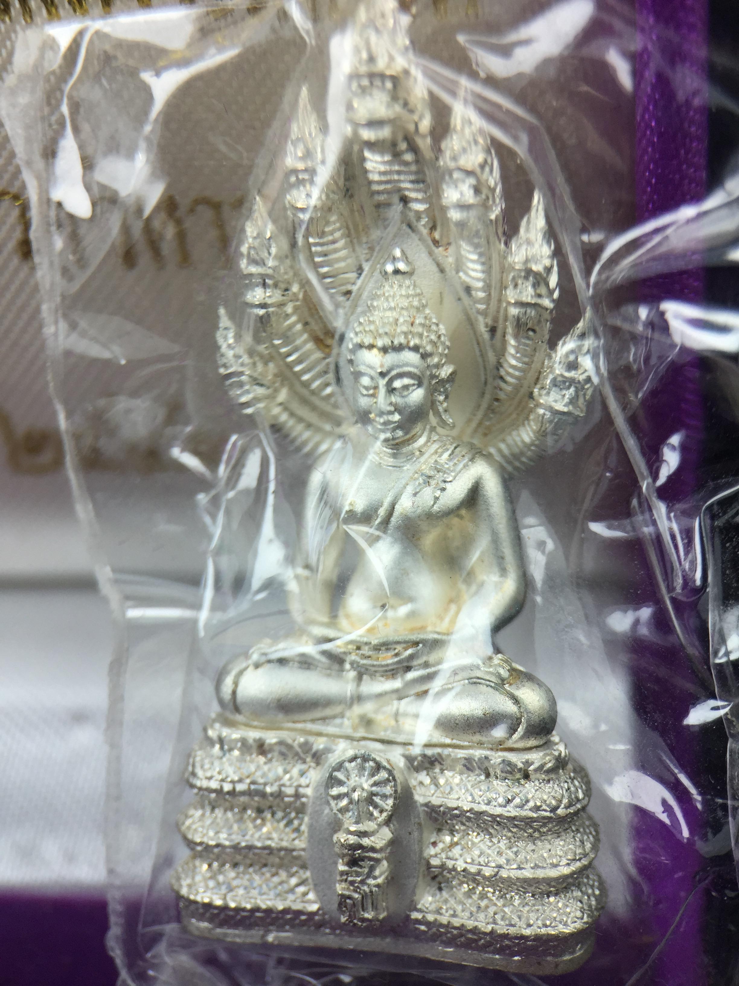 พระนาคปรก สธ. รุ่นสร้างพระอุโบสถเฉลิมพระเกียรติ 4 รอบ 84 พรรษา สมเด็จพระเทพรัตนราชสุดาฯ วัดบวรนิเวศวิหาร ปี 2543 พิมพ์ใหญ่ เนื้อเงินบริสุทธิ์ แบบพ่นทรายขัดเงาบางส่วน(สภาพ สวย ซีนซองกล่องบรรจุเดิมครบ)พิธีใหญ่ พุทธศิลป์งดงาม หายาก (1 ใน 1999 องค์)