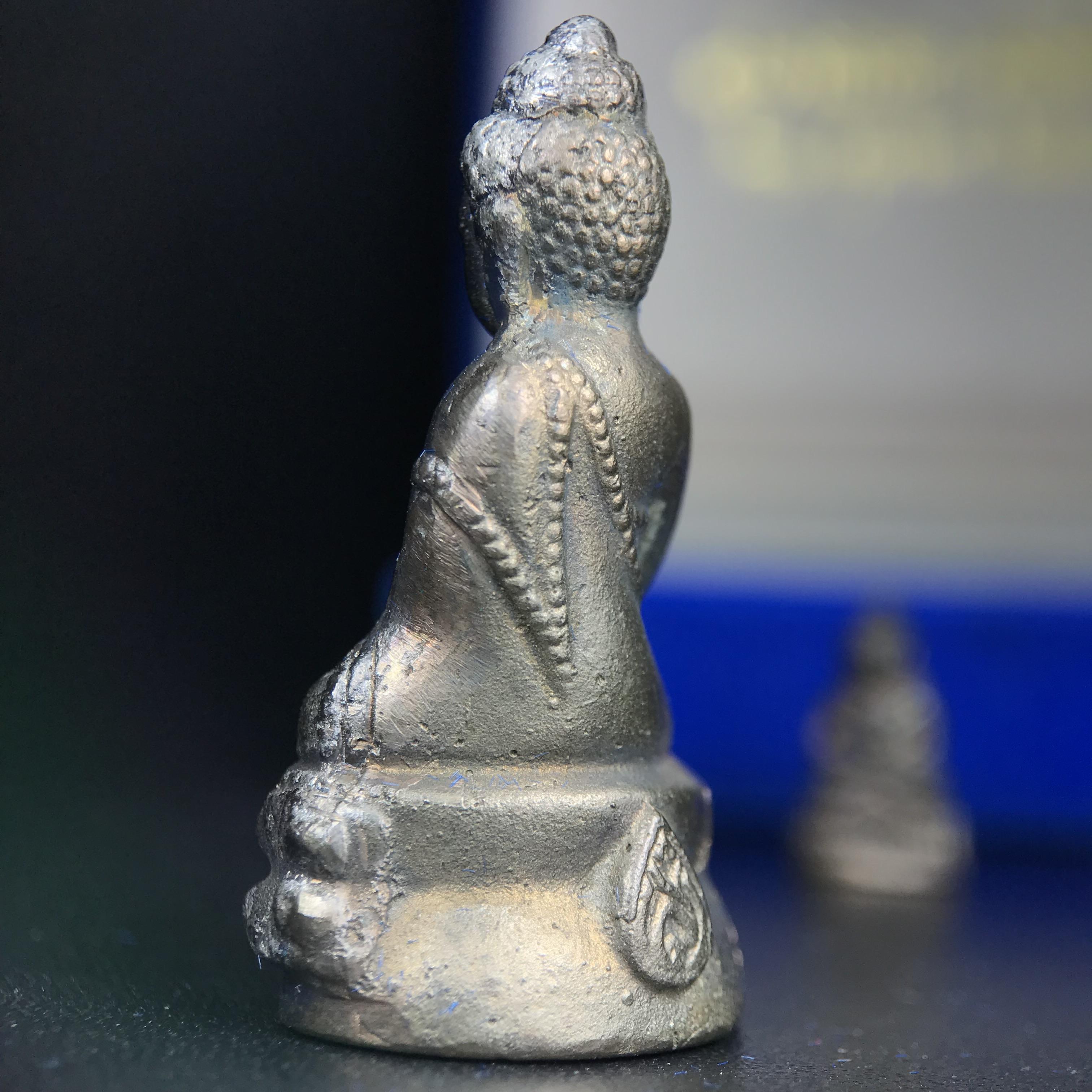 พระกริ่ง-พระชัยวัฒน์ สว. 90 พรรษาสมเด็จย่า ปี2533 เนื้อนวโลหะ(แก่ทองคำผสมทองคำเยอะมากรุ่นนี้)(ในหลวงรัชกาลที่9เสด็จในพิธี)(หล่อแบบโบราณอุดมวลสาร 108 แบบฉบับพระกริ่งใหญ่สายวัดสุทัศน์ พระสังฆราช(แพ))(1 ใน 3000 ชุด) หายาก(***องค์นี้ผิวเนื้อนวโลหะสวยมาก***)