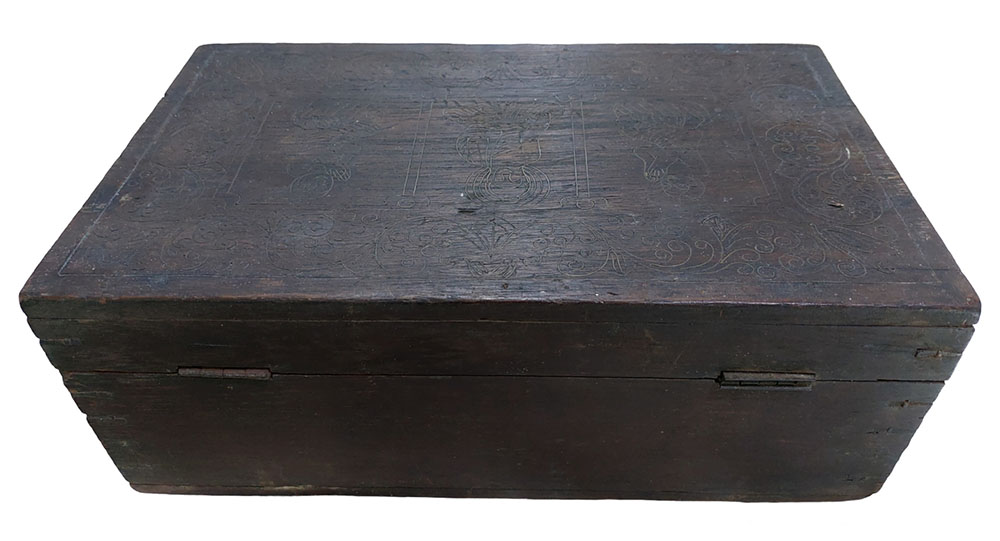 กล่องไม้เก่าตอกลายด้วยเส้นทองเหลือง-BPT2745-