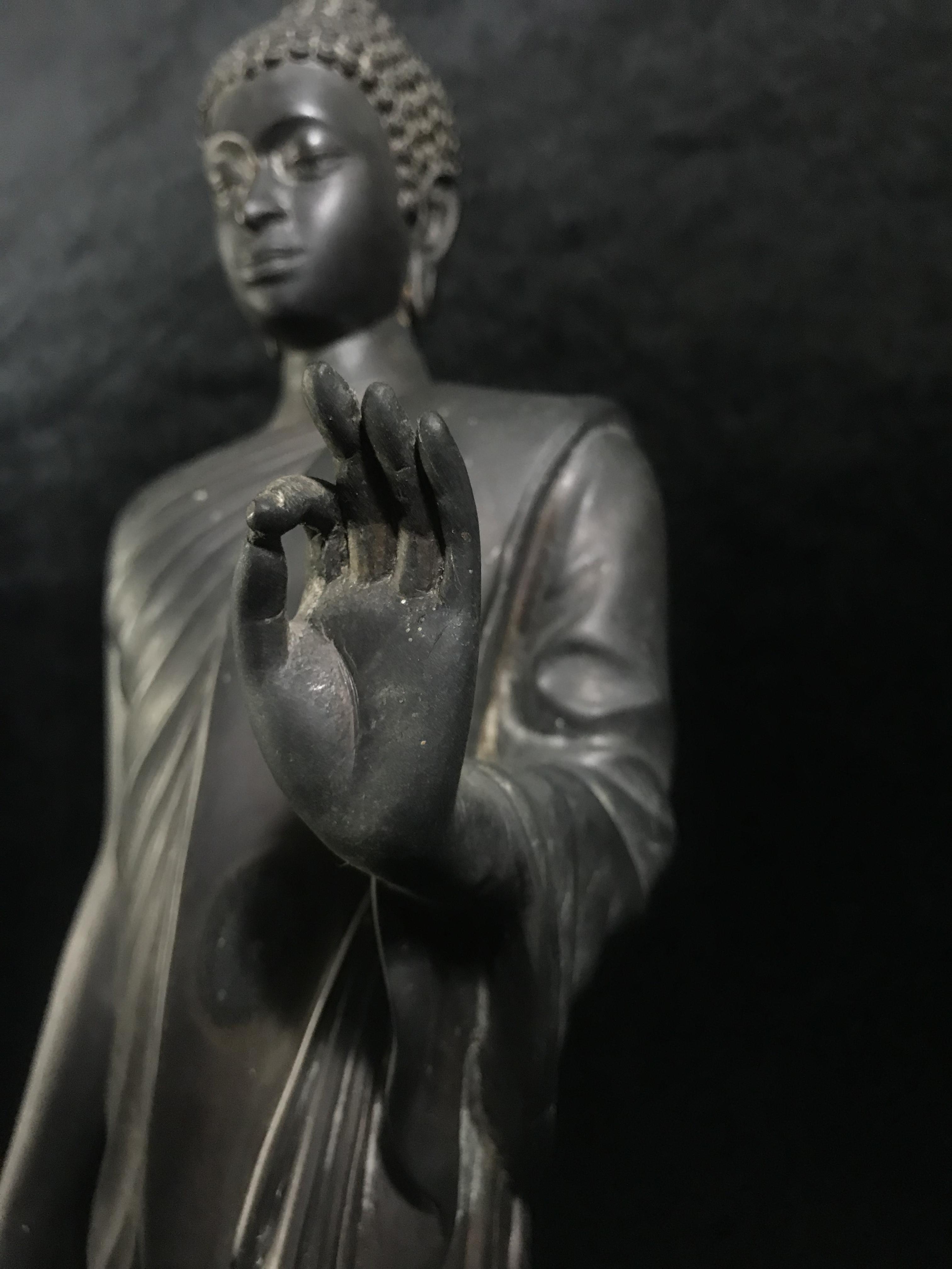 พระบูชา 25พุทธศตวรรษ พระศรีศากยะทศพลญาณ ประธานพุทธมณฑลสุทรรศน์ ปี 2531 ตราสัญลักษณ์พระราชพิธีรัชมังคลาภิเษก ปี 2531 หมายเลข (๑๕)๕๘๓ ขนาดความสูง 15 นิ้ว รวมฐานสูง 18 นิ้ว(นิยมหายาก)