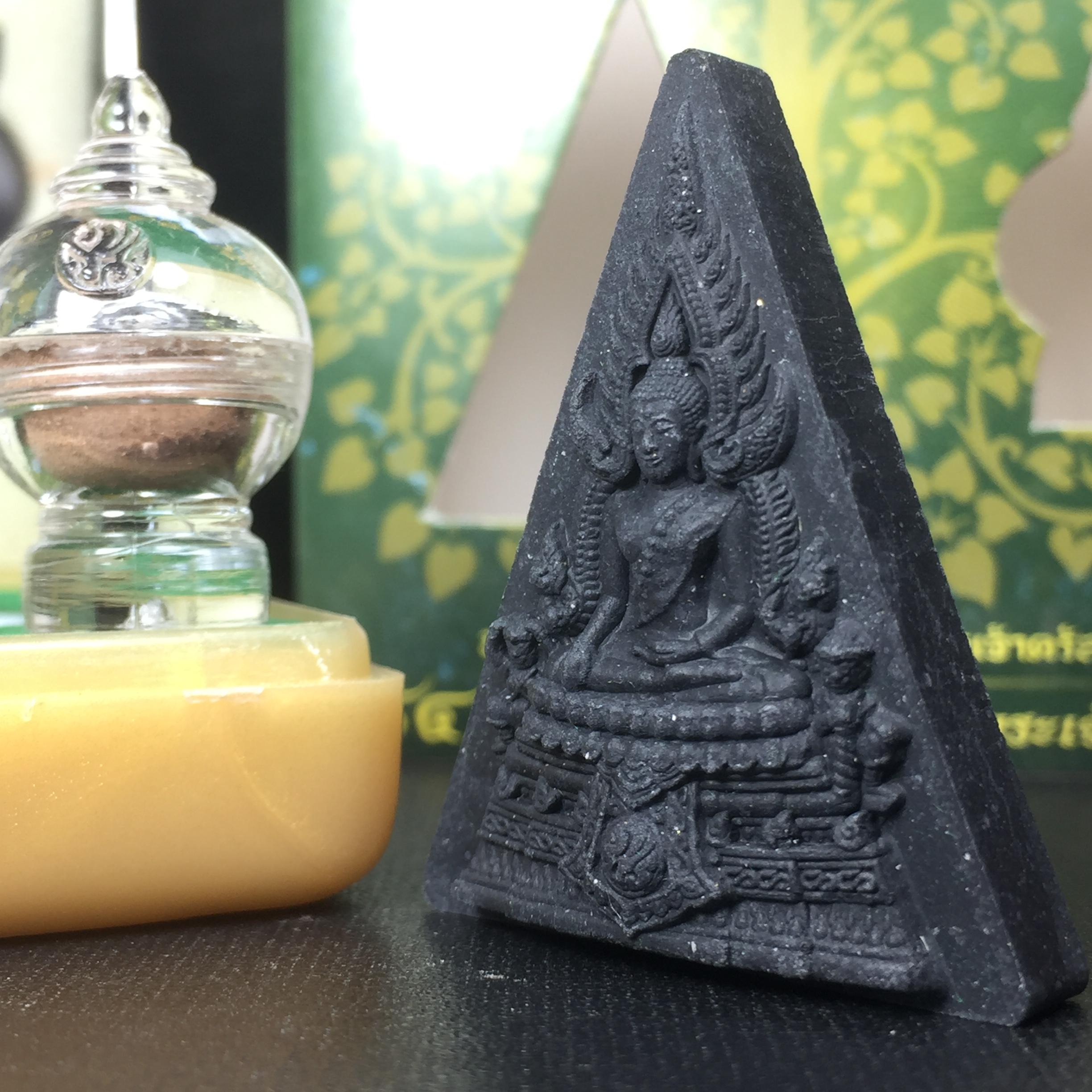 พระพุทธชินราช(จำลอง)ภปร. 84พรรษา เนื้อผง หลัง ภ.ป.ร. (พระราชทานมวลสาร จิตรลดาและเส้นพระเจ้า ร.9(เส้นผม))