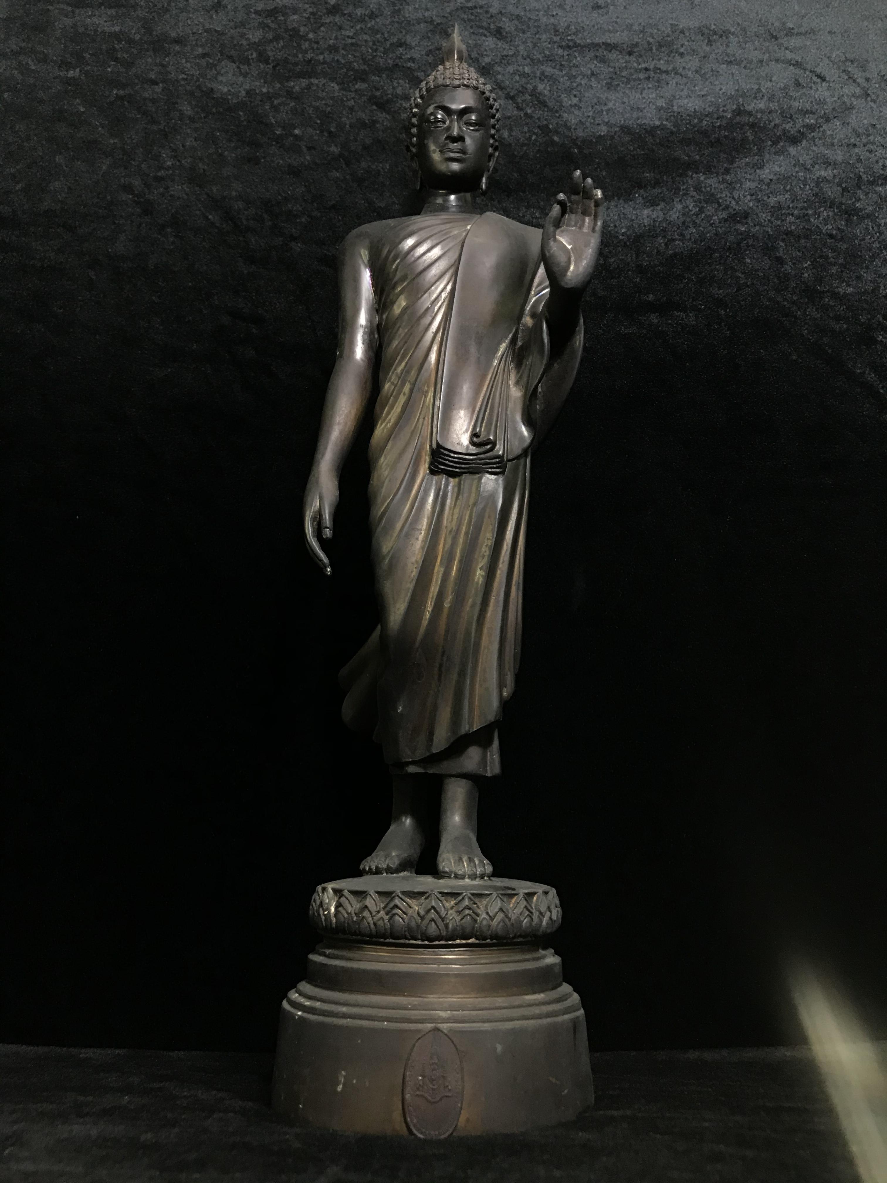 พระบูชา 25พุทธศตวรรษ พระศรีศากยะทศพลญาณ ประธานพุทธมณฑลสุทรรศน์ ปี 2530 ตราสัญลักษณ์ ในมหาวาระพระชนมพรรษา ครบ 5 รอบ 60 พรรษา เมื่อ 5 ธันวาคม พ.ศ. 2530 หมายเลข (๑๕)๓๖๕ ขนาดความสูง 15 นิ้ว รวมฐานสูง 18 นิ้ว(นิยมหายาก)