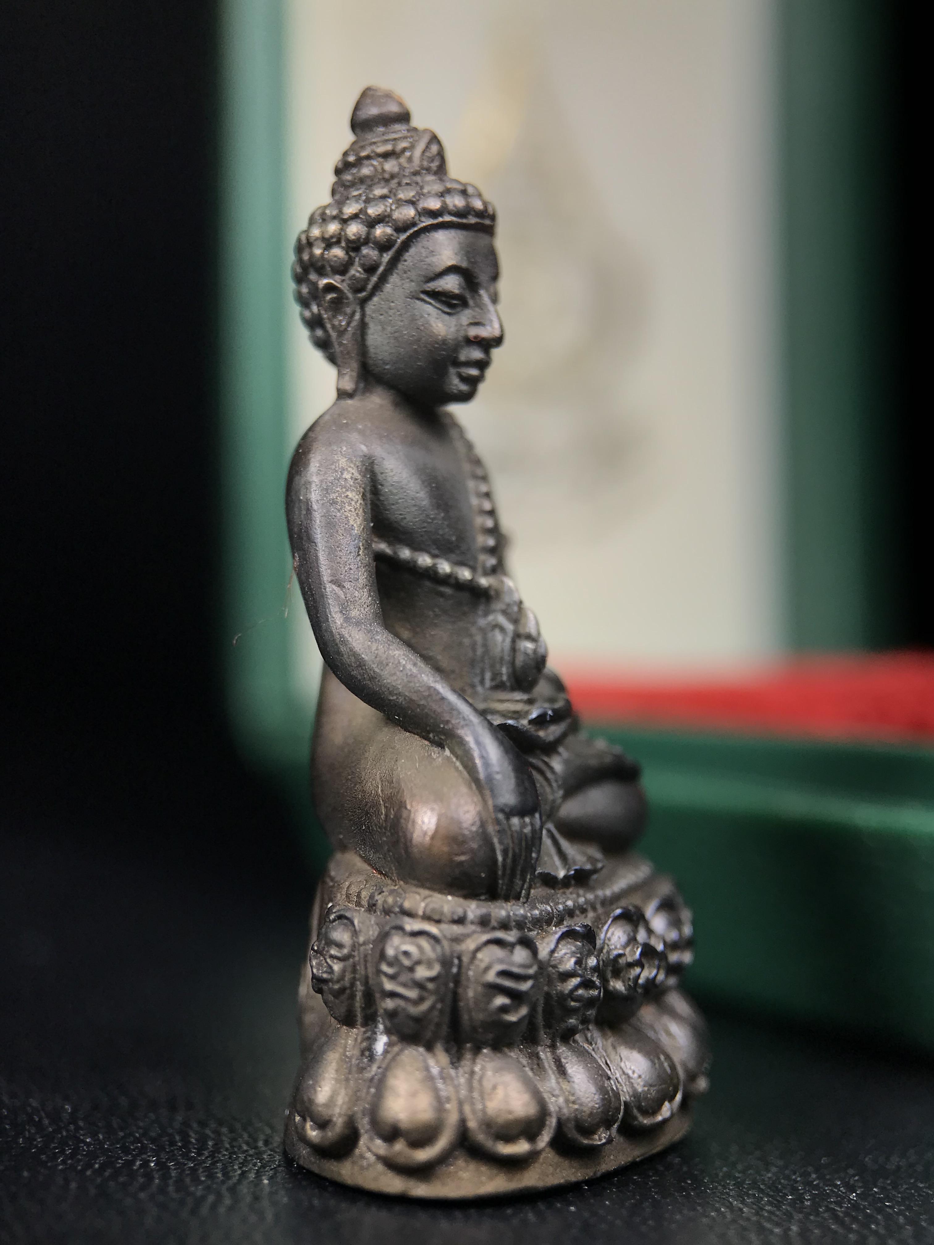 พระกริ่งวาสนา สมเด็จพระสังฆราช(วาสน์)วัดราชบพิธฯ ปี 2531 เนื้อนวโลหะ สร้างเป็นที่ระลึกในคราวที่สมเด็จพระอริยวงศาคตญาณ สมเด็จพระสังฆราช(วาสน์ วาสโน)มีพระชนมายุครบ90พรรษา(ในหลวง ร.9 เสด็จในพิธี)งานแกะแม่พิมพ์โดย นายช่างเกษม มงคลเจริญ)(1ใน1991องค์)