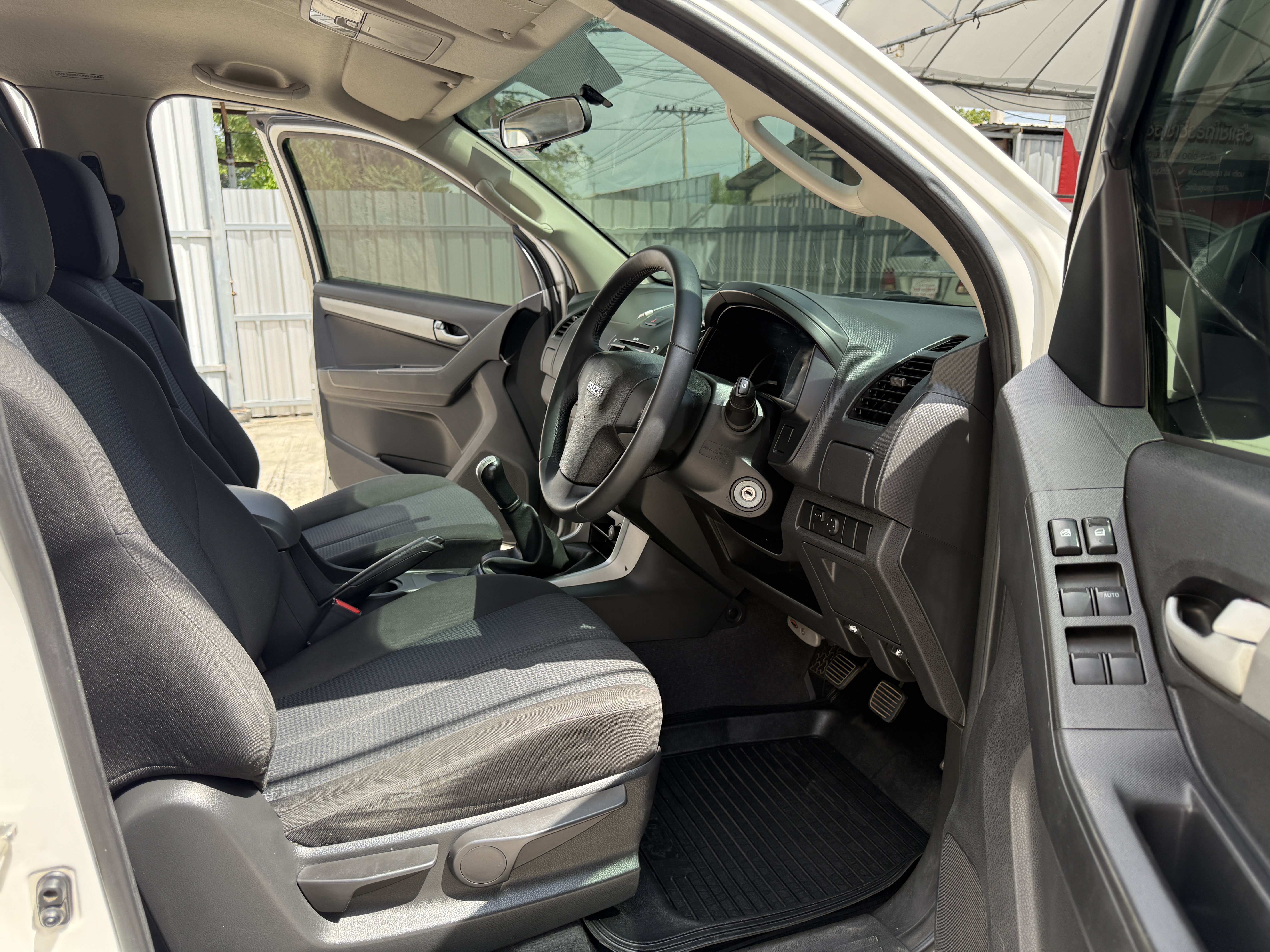 Isuzu Dmax All New 4ประตู Hilander 2.5 Vgs Z Dvd 2013 ขาวมุก