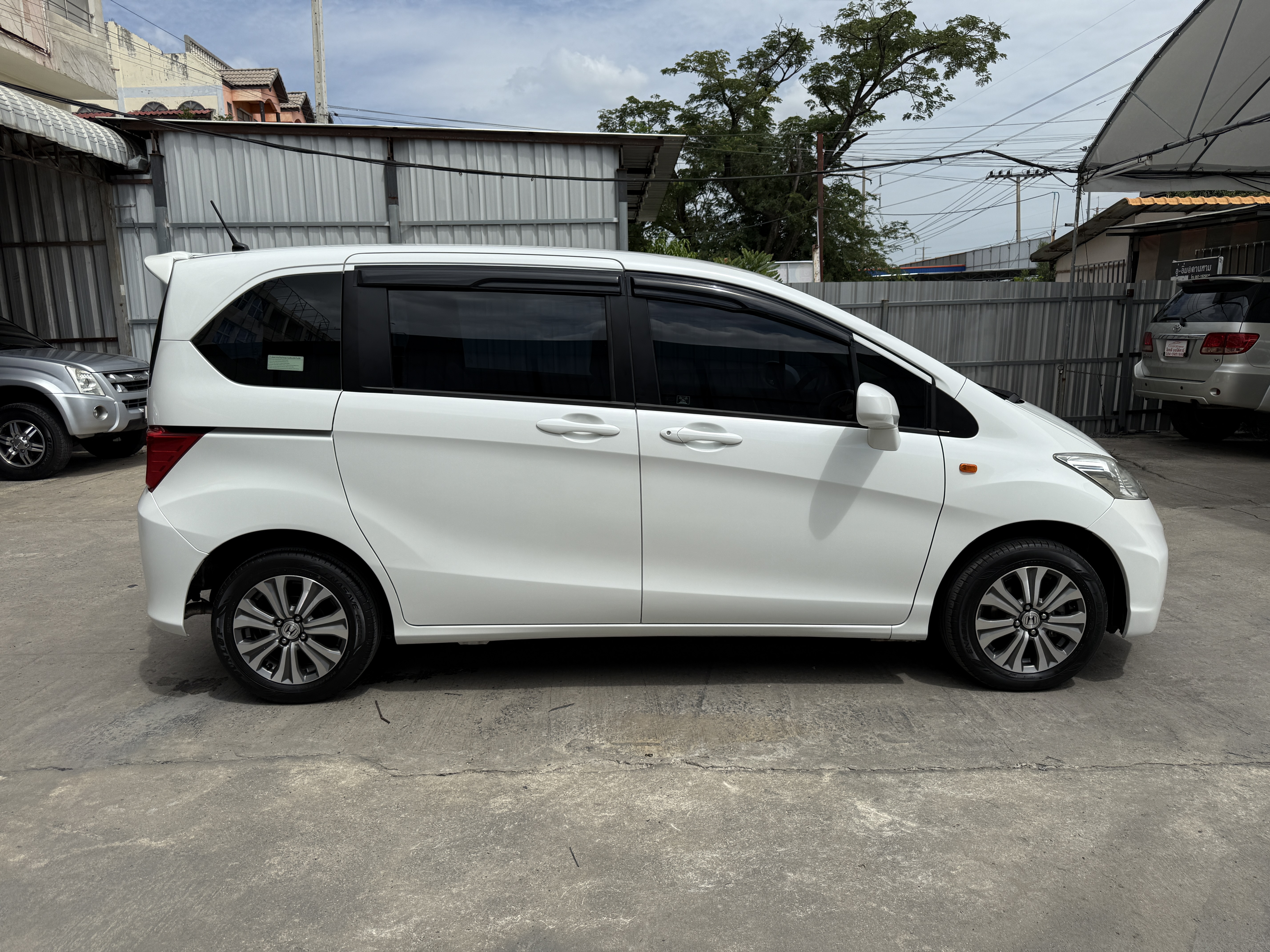 Honda Freed 1.5 SE At 2013 ขาวมุก