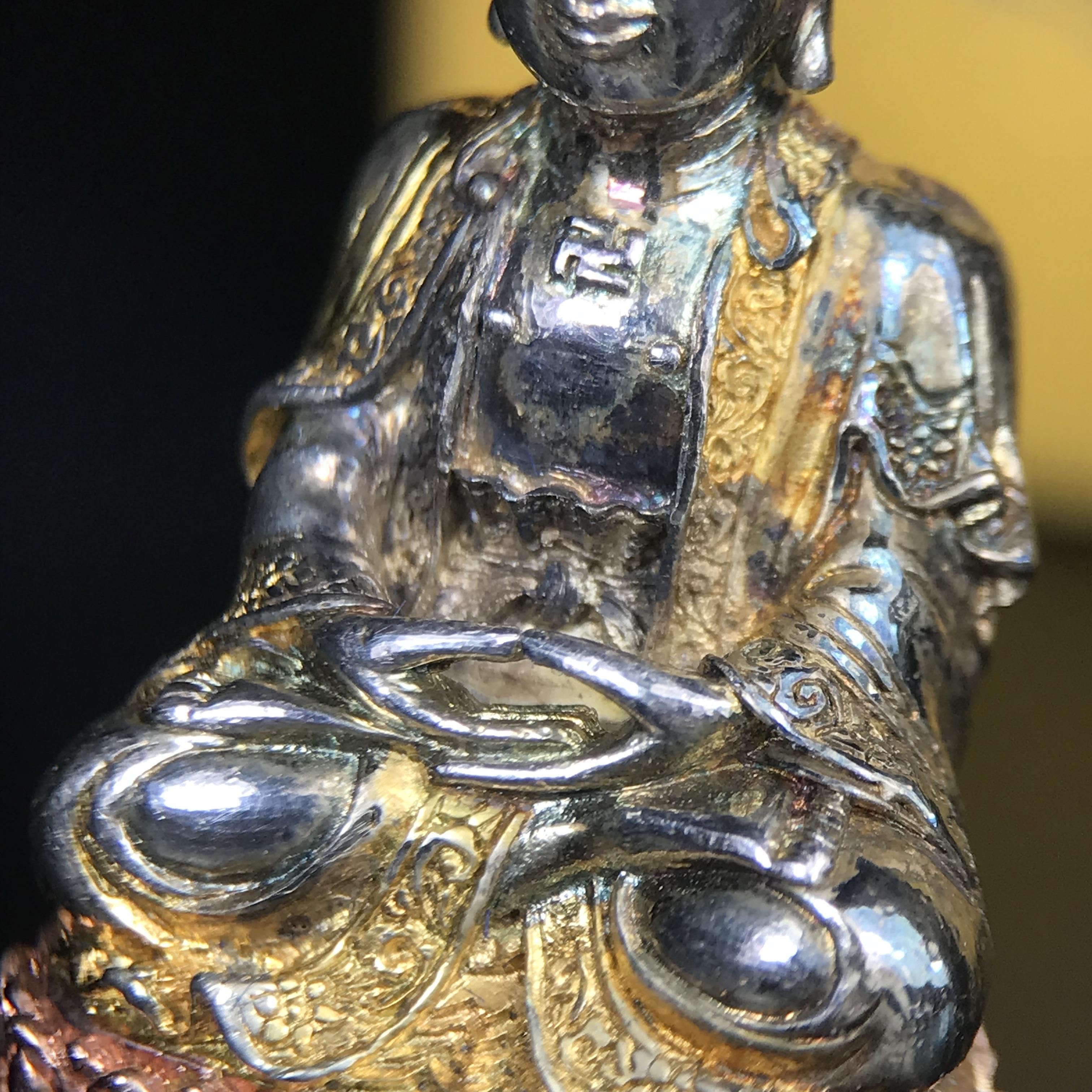 พระกริ่งจีน "ต้าเยิ่นถะ" ชุดกาญจนาภิเษกครองราชย์ 50 ปี วัดบวรนิเวศวิหาร ปี 2538 เนื้อเงินสามกษัตริย์ 99.99% สูง 3.8 ซม. (สภาพผิวสวยเดิมติดรุ้งๆ พิธีใหญ่ พุทธศิลป์งดงาม) สภาพสวยเดิมพร้อมกล่องบรรจุเดิม ***ตอกโค๊ดหมายเลข ๖๒๖๒***