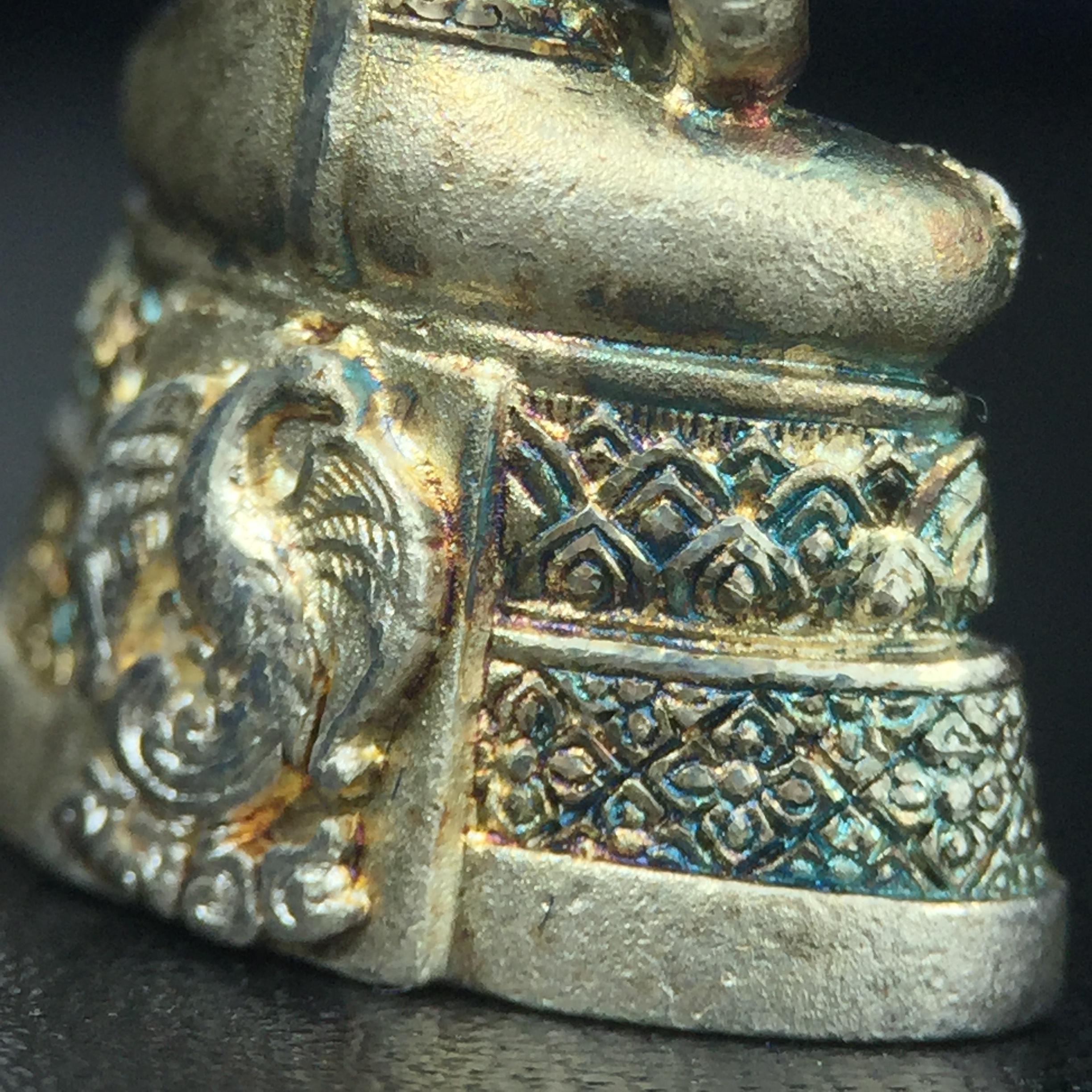 พระแก้วมรกต กรมสรรพสามิตจัดสร้างขึ้นเนื่องในโอกาสครบรอบ 64 ปีของกรมสรรพสามิต และเนื่องในวโรกาสที่พระบาทสมเด็จพระเจ้าอยู่หัวทรงครองราชย์ครบ50ปีเมื่อ พ.ศ.2539 เนื้อเงินทรายนวลขัดเงา(ผิวเดิมๆขึ้นสีรุ้งธรรมชาติสวย(สเน่ห์พระเนื้อเงินสีสันที่ธรรมชาติสรรค์สร้าง)