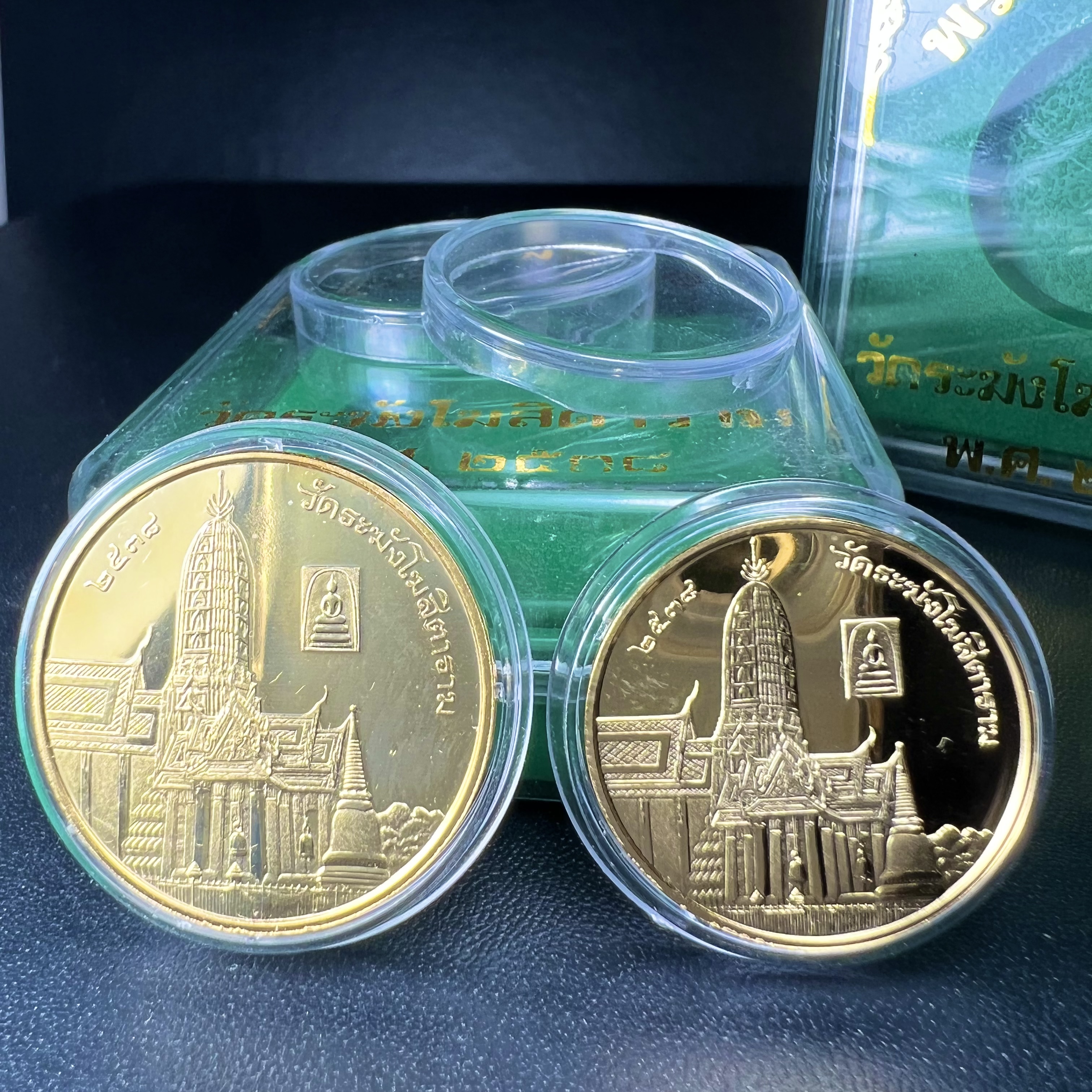 เหรียญเสด็จพ่อ ร.5 พระปิยมหาราช รุ่นบูรณะโบสถ์ พิธีมหาพุทธาภิเษก ณ พระวิหารวัดระฆังโฆสิตาราม ปี2538 เนื้อทองแดงบริสุทธิ์ชุบทองไมครอนขัดเงาสามมิติ(พิมพ์ใหญ่+พิมพ์เล็ก)ผลิตโดยโรงกษาปณ์ ประเทศ ฮังการี ( HUNGARIAN MINT)สภาพสวยดุจทองคำ ผิวกระจก บล็อกนอกสวยงาม