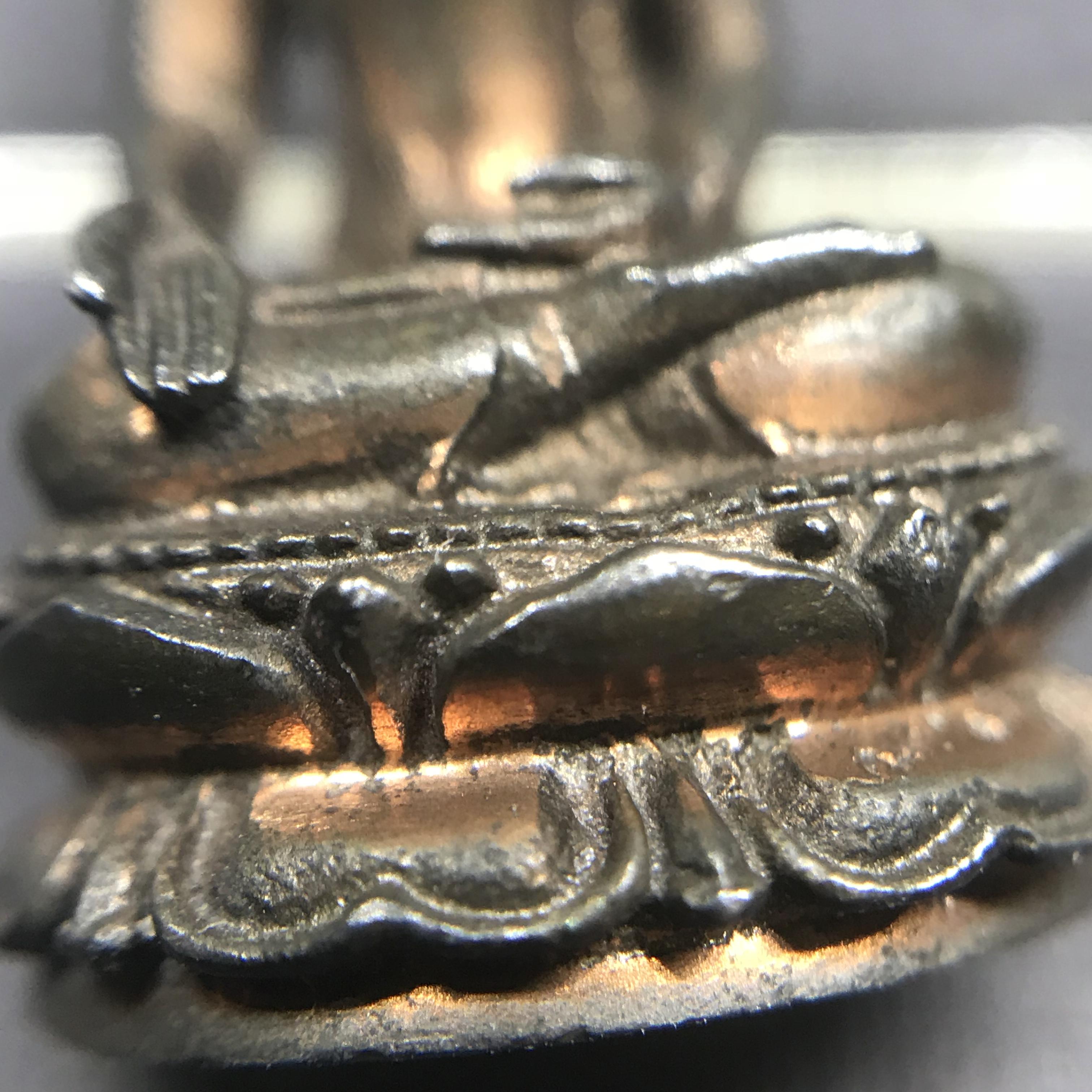 พระกริ่งไพรีพินาศ(รุ่นแรก สมเด็จพระญาณสังวร) วัดเพชรวราราม รุ่นเขาค้อ เนื้อนวโลหะ ตอกโ ค้ต ปี2520 จ.เพชรบูรณ์(1ใน2309 องค์)