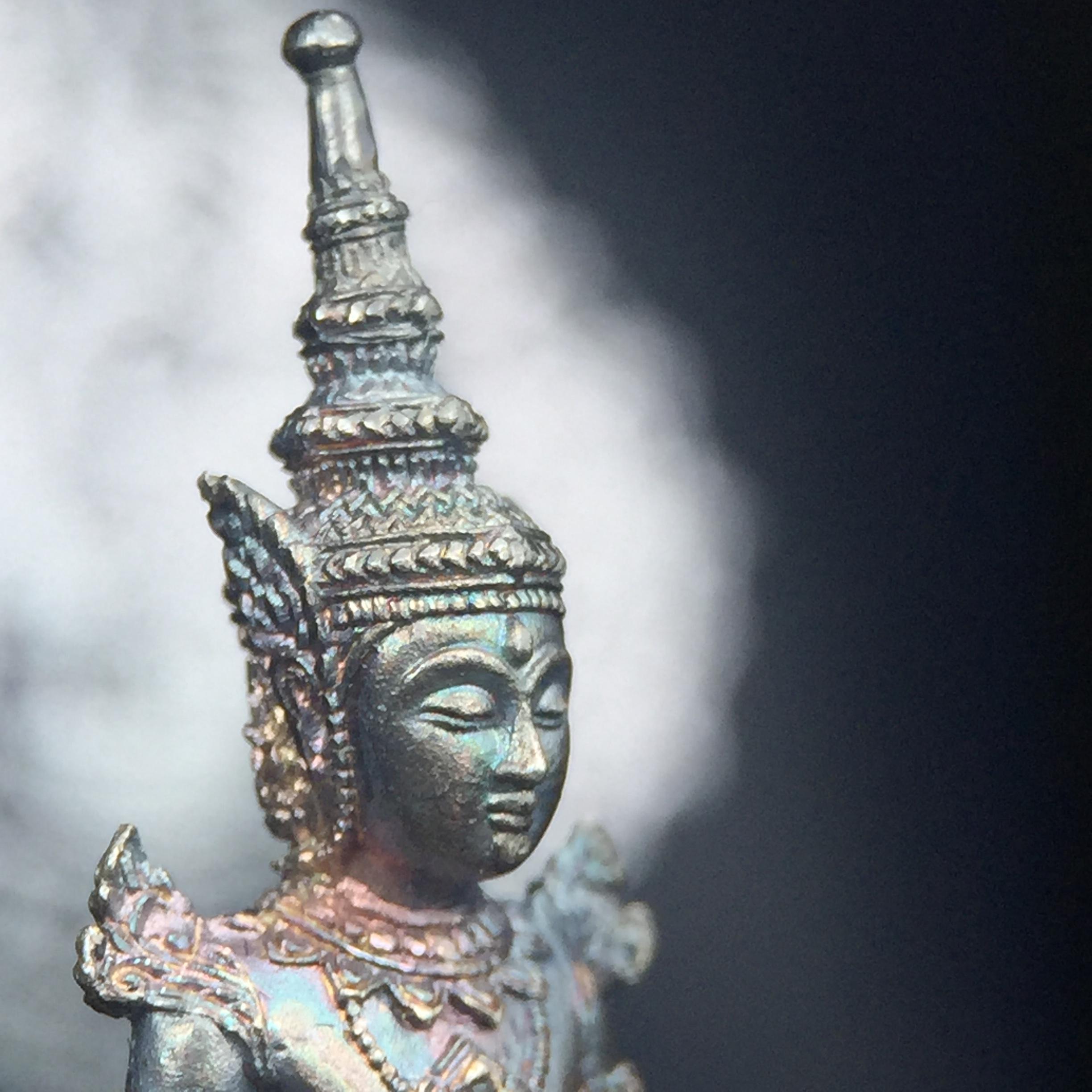 พระแก้วมรกต กรมสรรพสามิตจัดสร้างขึ้นเนื่องในโอกาสครบรอบ 64 ปีของกรมสรรพสามิต และเนื่องในวโรกาสที่พระบาทสมเด็จพระเจ้าอยู่หัวทรงครองราชย์ครบ50ปีเมื่อ พ.ศ.2539 เนื้อเงินทรายนวลขัดเงา(ผิวเดิมๆขึ้นสีรุ้งธรรมชาติสวย(สเน่ห์พระเนื้อเงินสีสันที่ธรรมชาติสรรค์สร้าง)