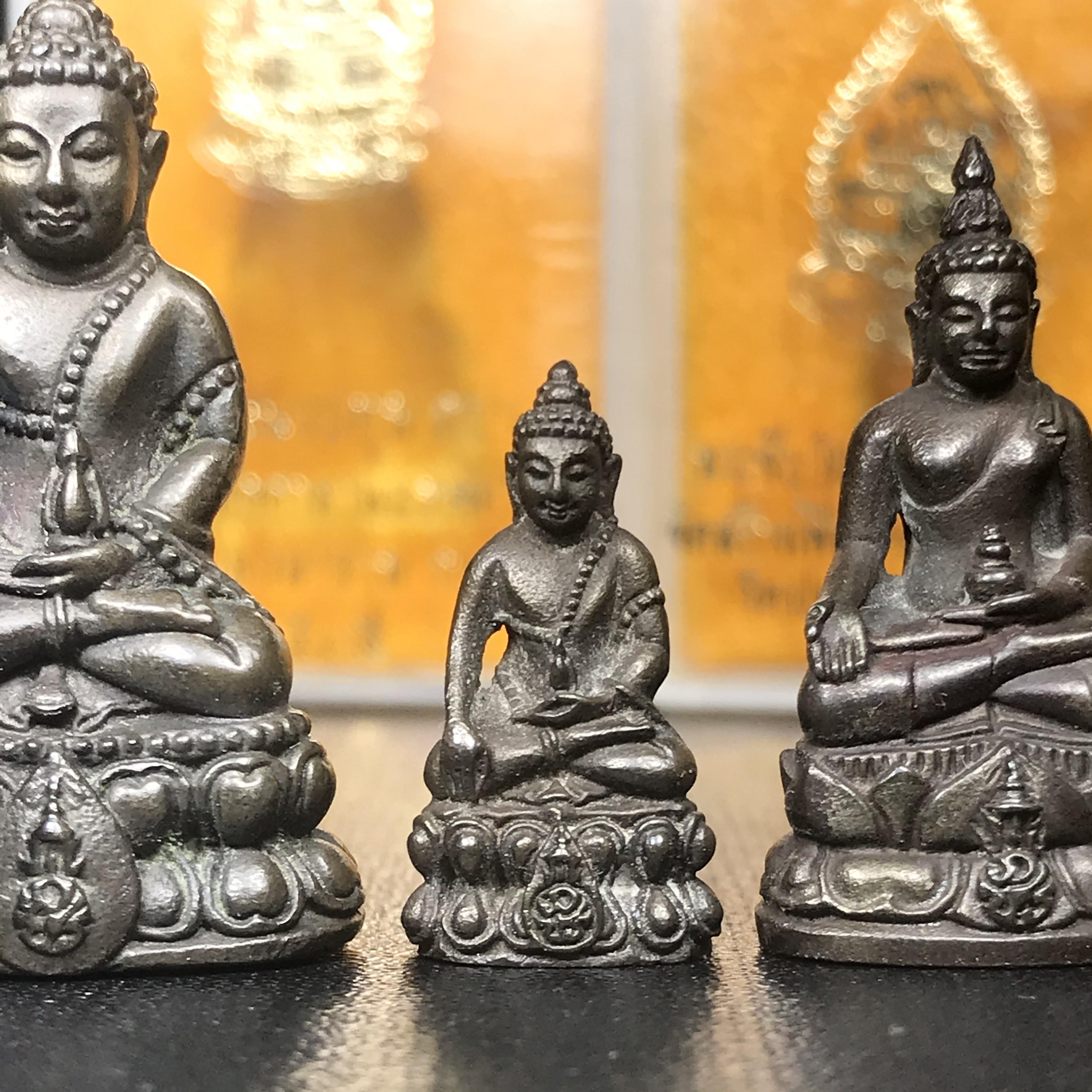 พระกริ่งนวปทุม ภปร.-พระชัยวัฒน์นวปทุม ภปร.-พระกริ่งไพรีพินาศ ภปร. รุ่นแรก วัดปทุมวนาราม ครบชุดเนื้อนวโลหะ ปี2535(ในหลวงรัชกาลที่9เสด็จเททอง)(1ใน3000ชุด)หายาก