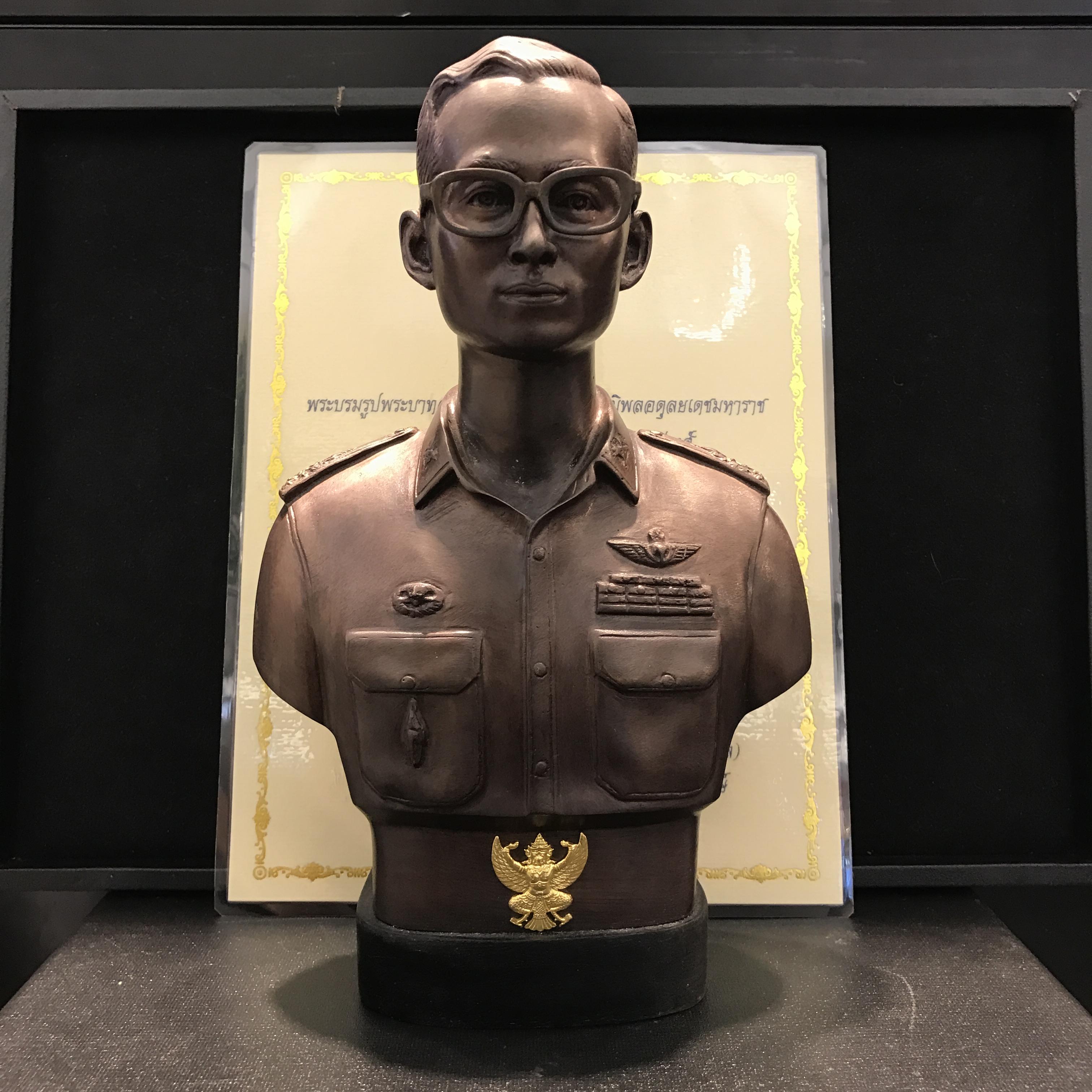 พระบรมรูปหล่อในหลวง ร.9 กรมราชองครักษ์ รุ่น 2 ปี 2539