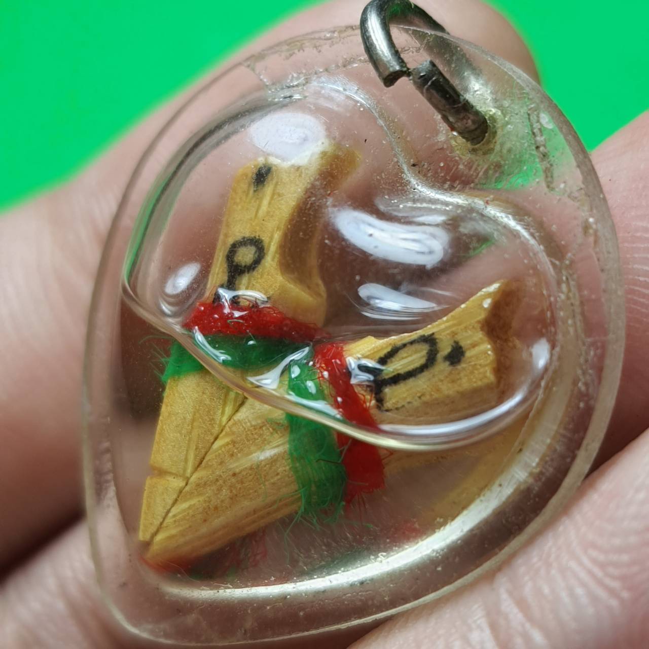 ของเสน่ห์ สาริกาแช่น้ำมันมนต์ สาริกาลิ้นทอง สาริกามหาเสน่ห์ สาริกาค้าขาย สาริกาไม้ สาริกามหาลาภ สาริกาให้โชค