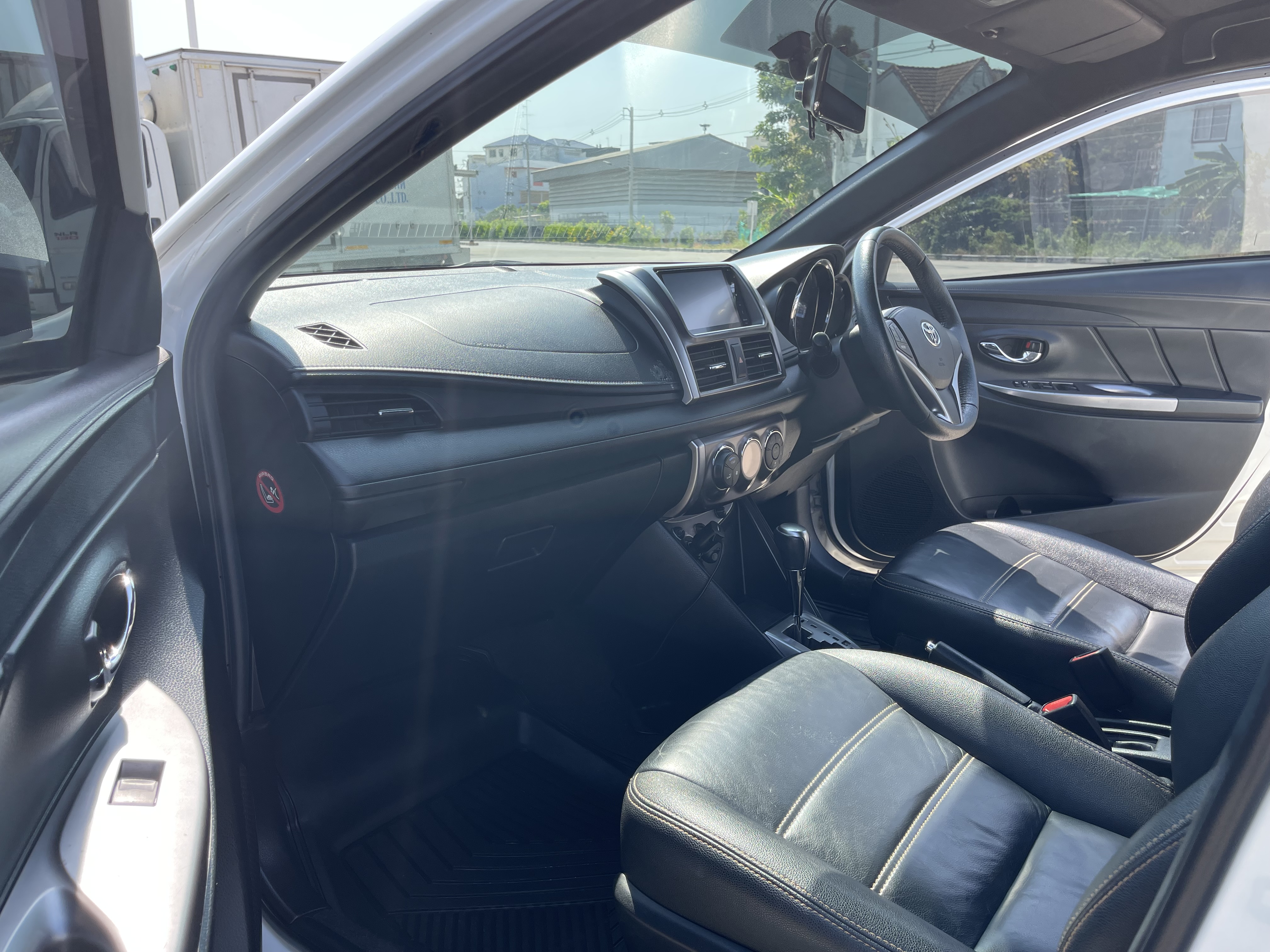 Toyota Yaris 1.2 G At 2015 ขาว