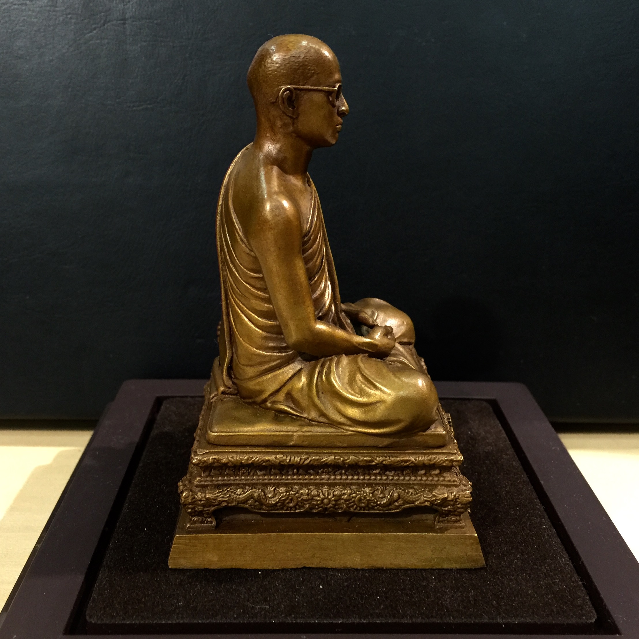 พระบรมรูปพระบาทสมเด็จพระเจ้าอยู่หัวทรงผนวช กำลังแผ่นดิน ปี2554