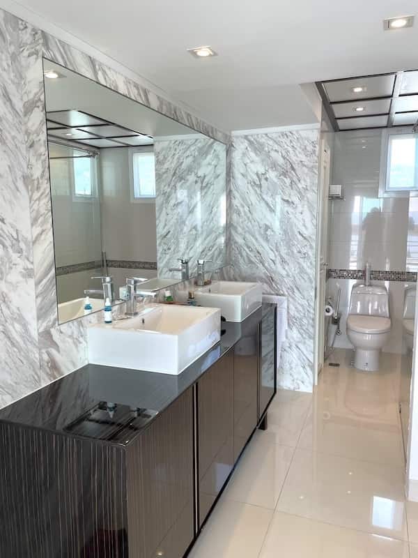 For Sales : Patong, Seaview Luxurious condo, 2 Bedrooms 2 Bathrooms 14th flr.