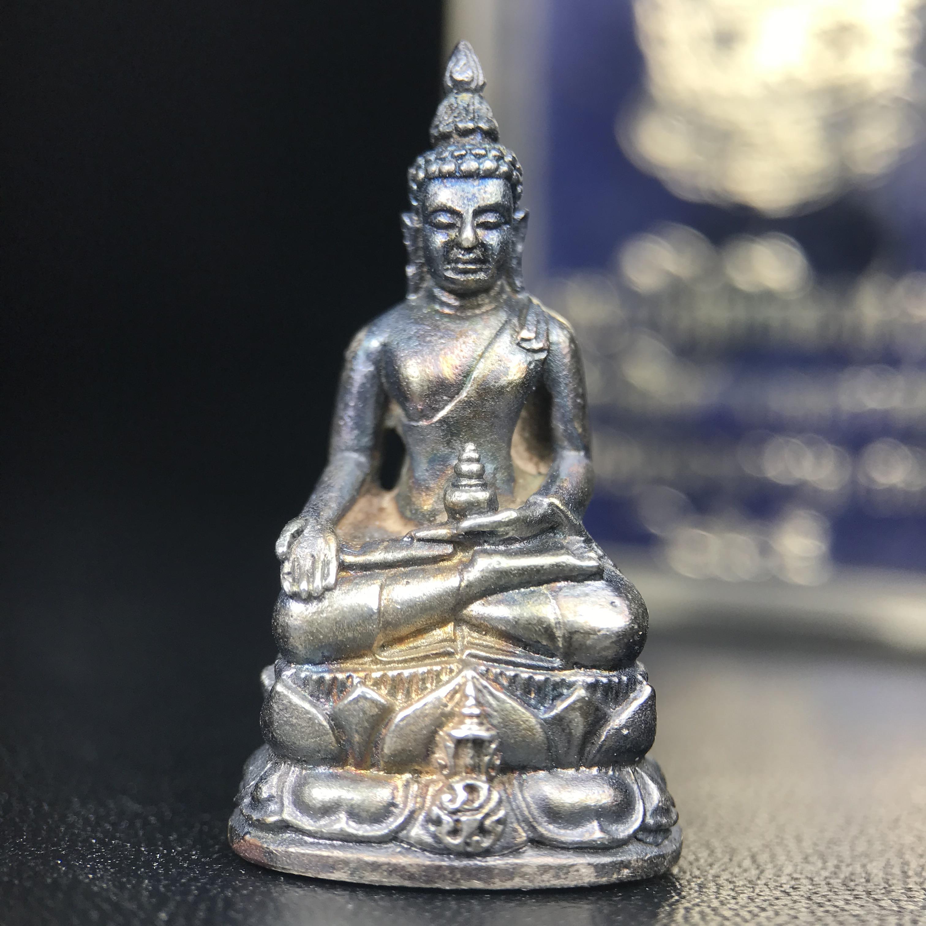 พระกริ่งไพรีพินาศ ภปร. รุ่นแรกของประเทศไทย วัดปทุมวนาราม ปี 2535 เนื้อเงิน(ผิวเดิม ผิวขึ้นรุ้งทั่วองค์ สวย งดงาม)(เข้มขลังทรงอานุภาพยิ่งใหญ่ กำราบศัตรูพ่ายสิ้น) ขนาดสูง 3 ซม. พร้อมกล่องบรรจุเดิมครบสมบูรณ์ (ในหลวงรัชกาลที่9เสด็จเททอง)(1ใน3000องค์)นิยมหายาก