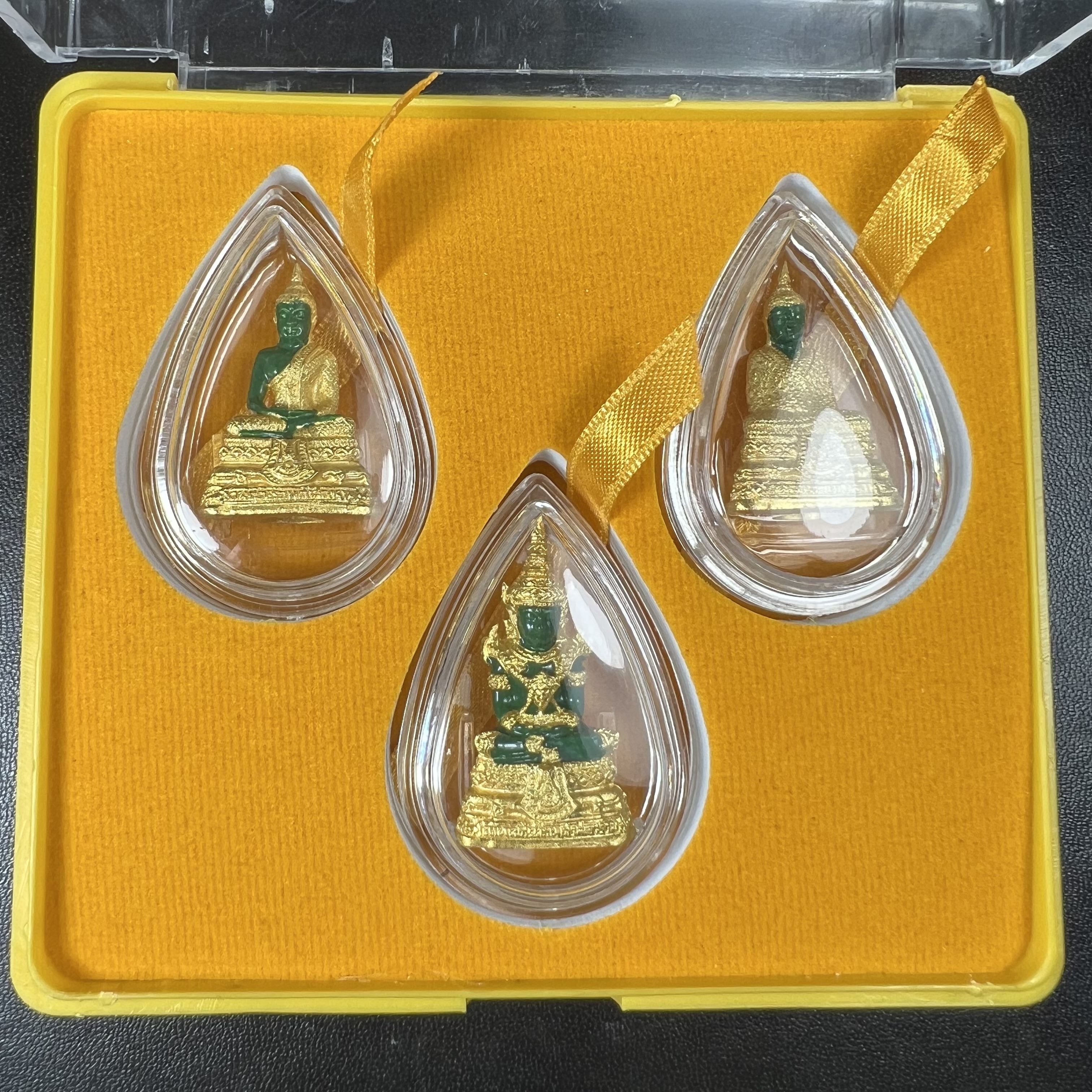 พระพุทธมหามณีรัตนปฏิมากร(พระแก้วมรกต) วัดพระศรีรัตนศาสดาราม สำนักพระราชวัง จัดสร้าง ชุด3 ฤดู ร้อน ฝน หนาว(บรรจุมวลสารใต้ฐาน)