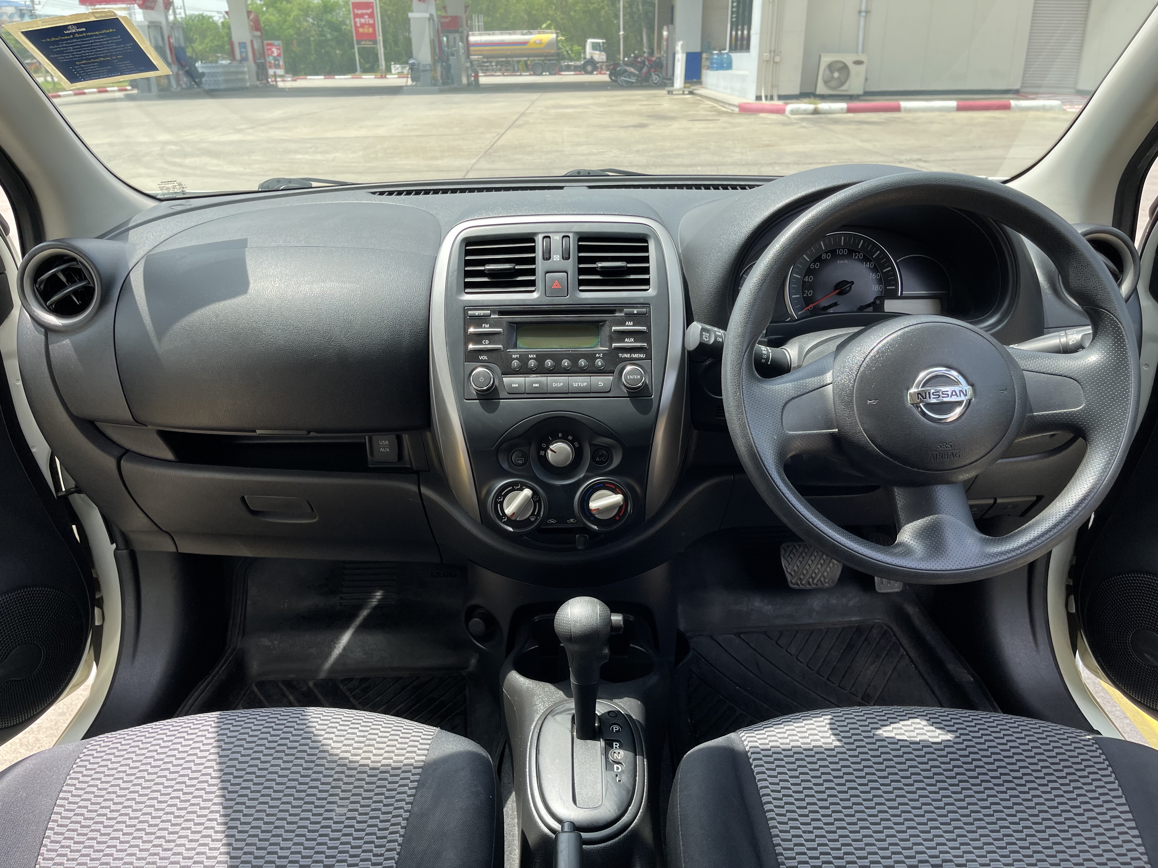 Nissan March 1.2 E At 2014 ขาวมุก