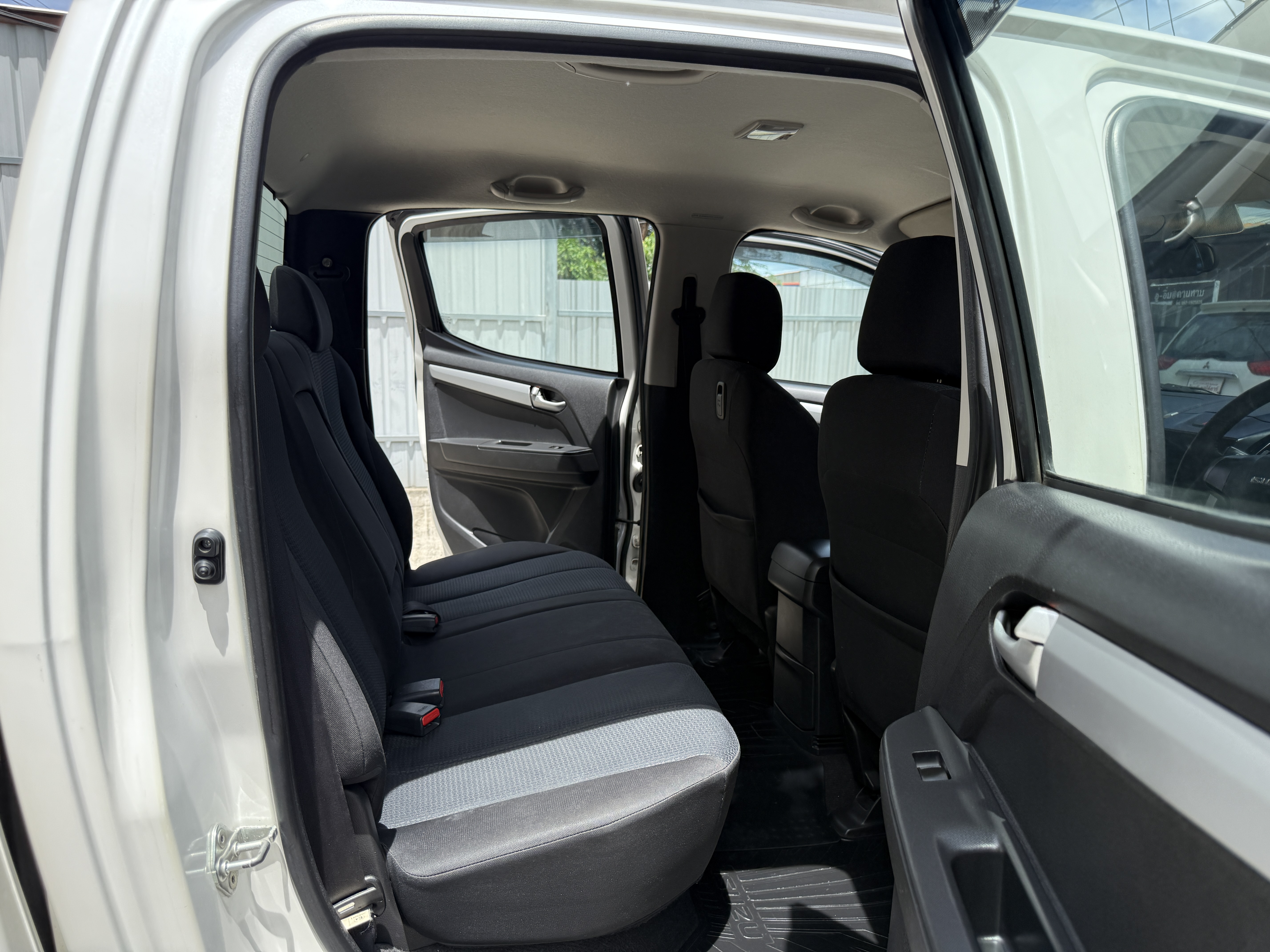 Isuzu Dmax All New 4ประตู Hilander 2.5 Vgs Z Dvd 2012 ขาวมุก