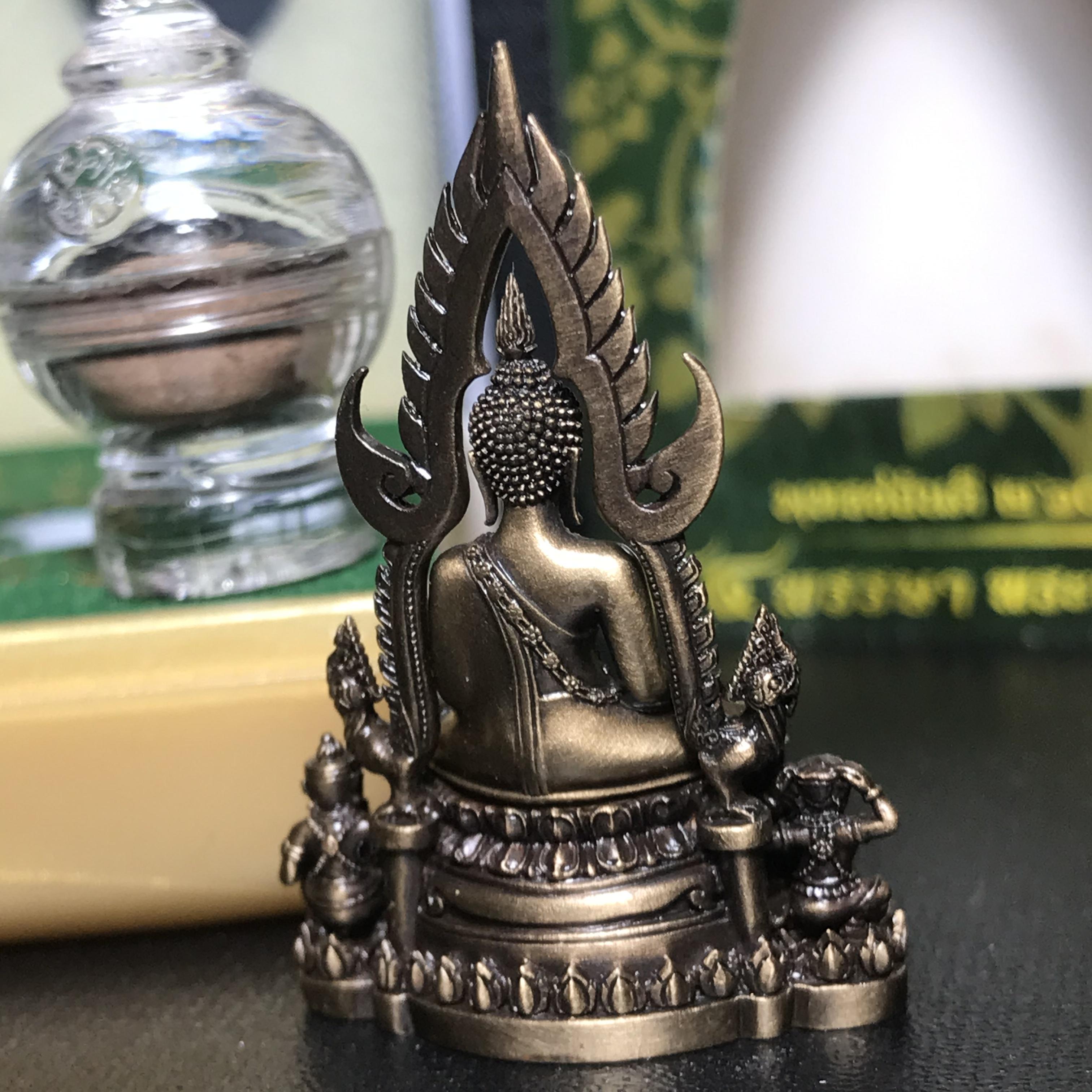 พระพุทธชินราช(จำลอง) ภปร 84 พรรษา เนื้อบรอนซ์รมดำซาติน พิมพ์กลางขนาดหน้าตัก 1/2 นิ้ว )(พระราชทานมวลสาร จิตรลดาและเส้นพระเจ้า(เส้นผม)รัชกาลที่9)