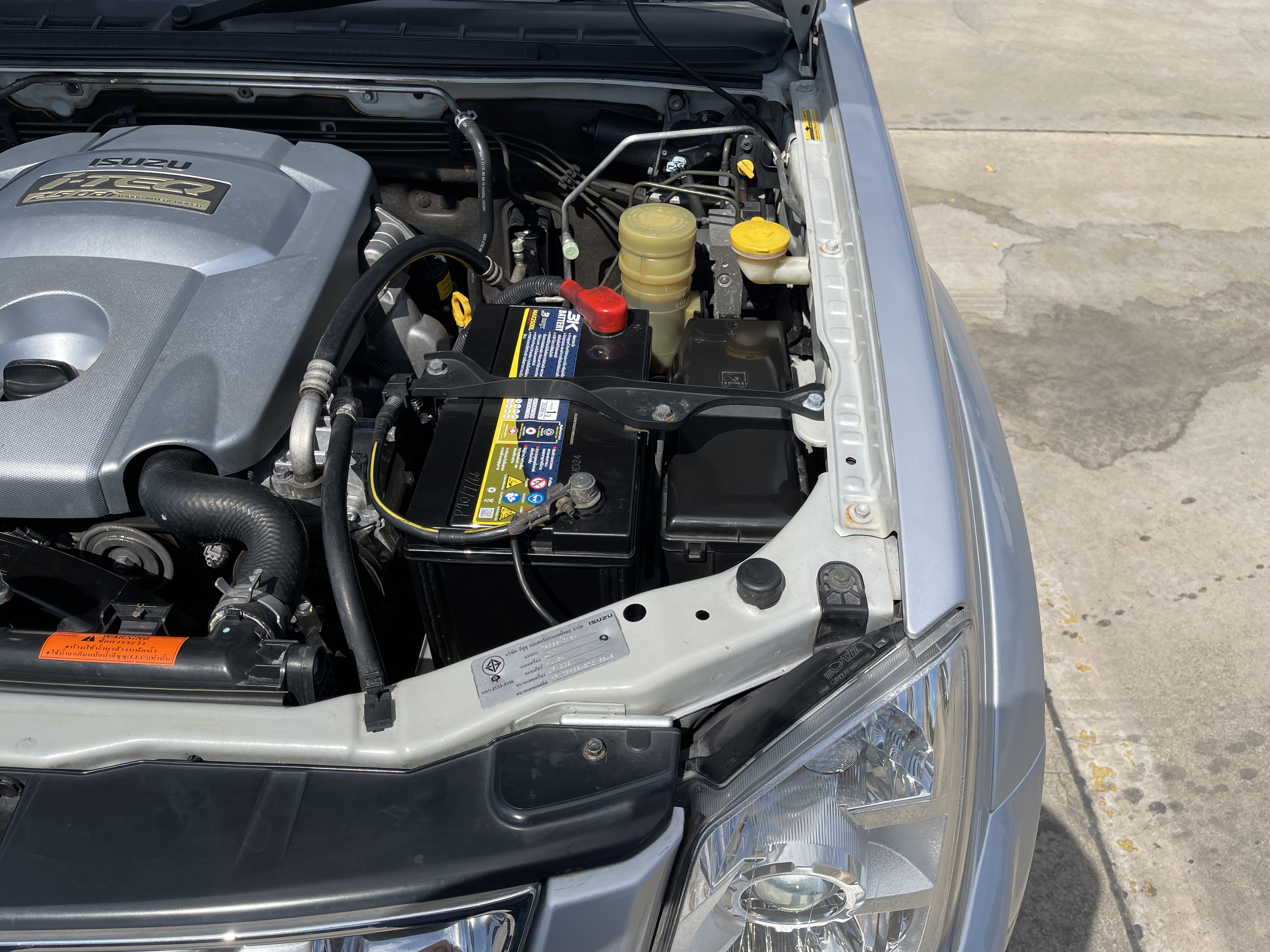 Isuzu Dmax 4ประตู Hilander 2.5 Abs 2011 เงิน