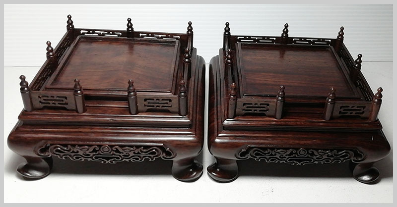 กี๋ ตั่งหรือฐานไม้ สี่เหลี่ยมมีซุ้มรั้ว หน้าท๊อป7.1cm ตัวละ