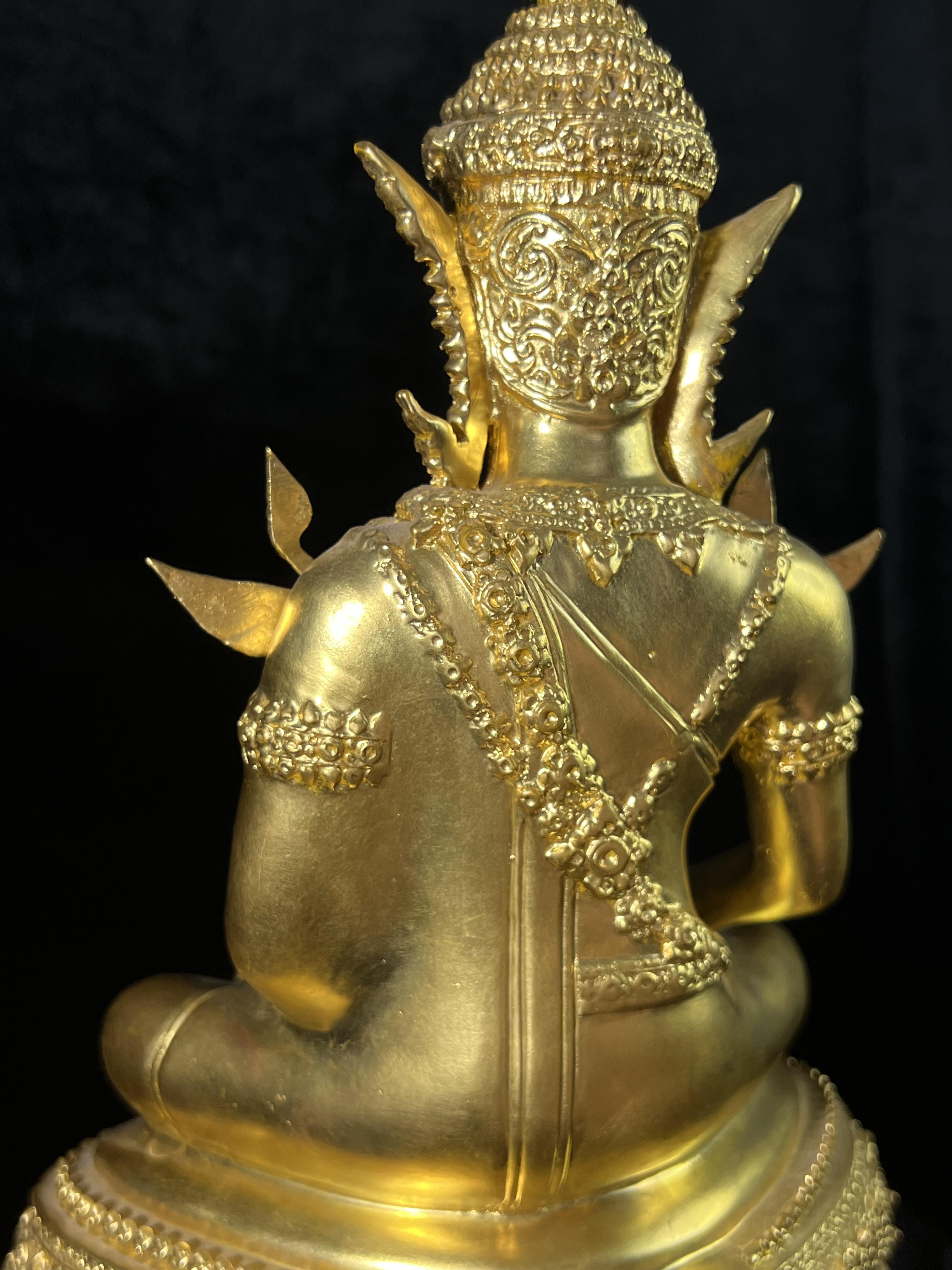 พระพุทธปฏิมาสุวรรณภูมิสิริโชค ภปร. การบินไทยจัดสร้างขึ้น เนื่องในวโรกาสมหามงคลเฉลิมพระชนมพรรษาของพระบาทสมเด็จพระเจ้าอยู่หัวรัชกาลที่ 9 ครบ 80 พรรษา ขนาดหน้าตัก 5 นิ้ว สูง 16 นิ้ว ปิดทองสวิส 99.9 เปอร์เซนต์ (พิธีใหญ่ พุทธศิลป์งดงาม หายาก)องค์หมายเลข ๙๗๘