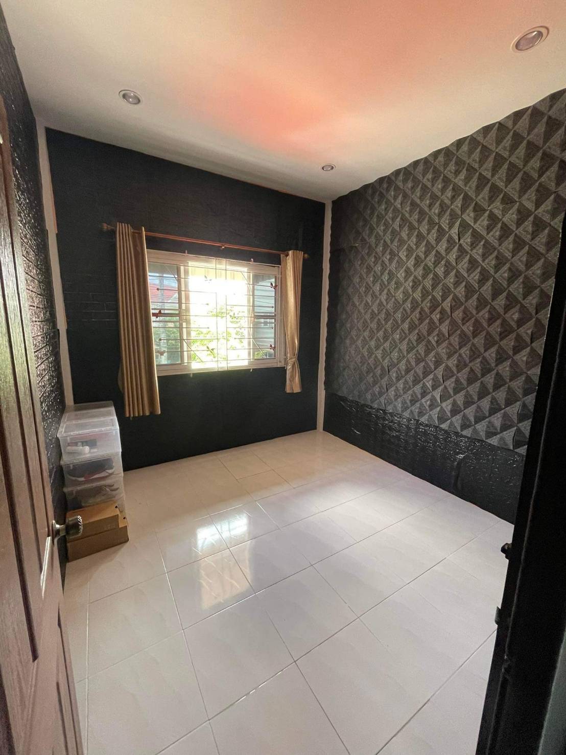 For Sales : Maungthong, Town House 2 Storey, 3 Bedrooms 2 Bathrooms