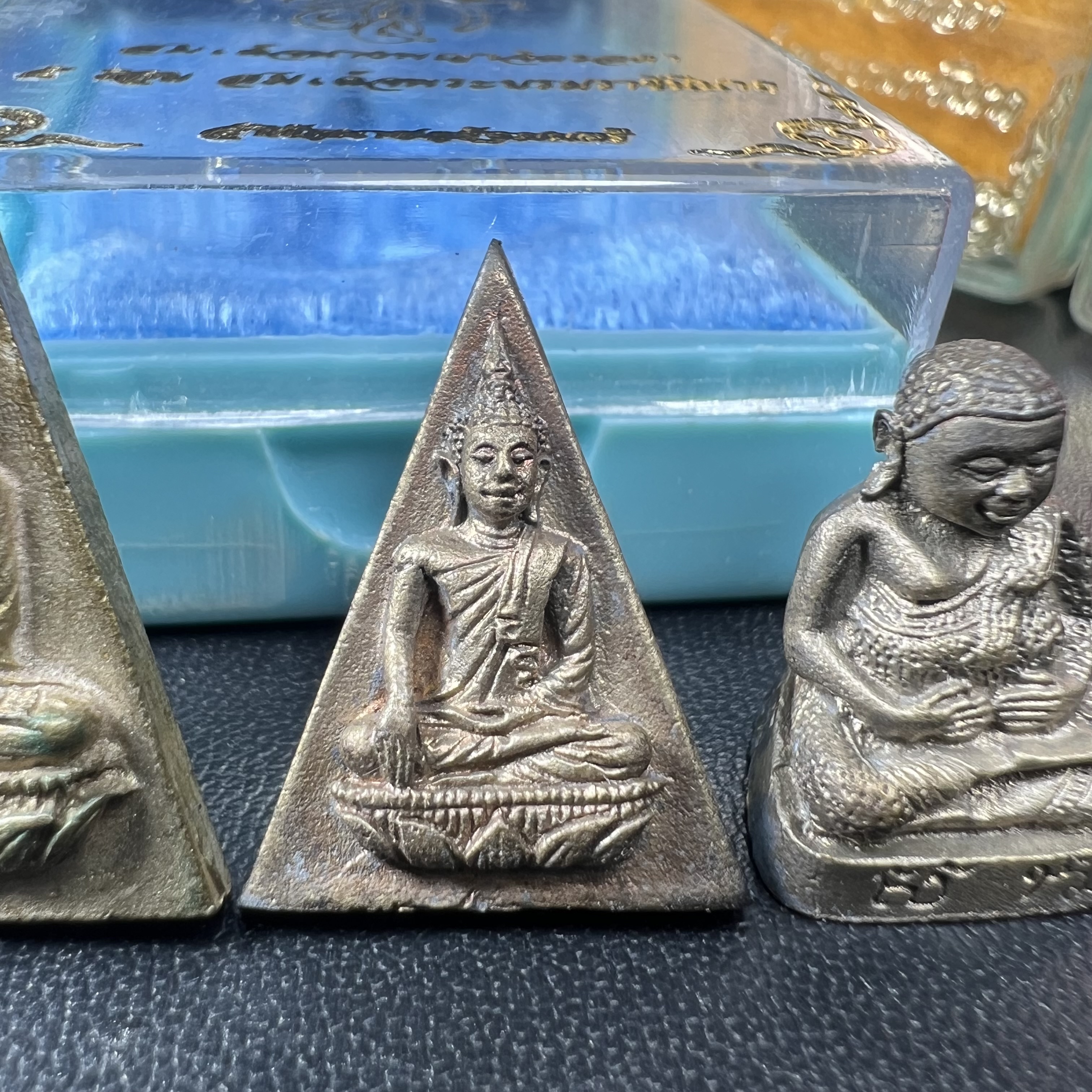 สมเด็จนางพญาจิตรลดา สก. พิมพ์ใหญ่และพิมพ์เล็ก + สมเด็จพระสังกัจจายน์ สก. ครบชุดเนื้อนวโลหะ(รวม 3 องค์) เฉลิมพระชนมพรรษา 5 รอบ สมเด็จพระบรมราชินีนาถ ปี 2535 จัดสร้างโดย สำนักนายกรัฐมนตรี (พิธีปลุกเสกใหญ่ 3 วาระ)(ในหลวง ร.๙ และพระราชินี เสด็จในพิธี)