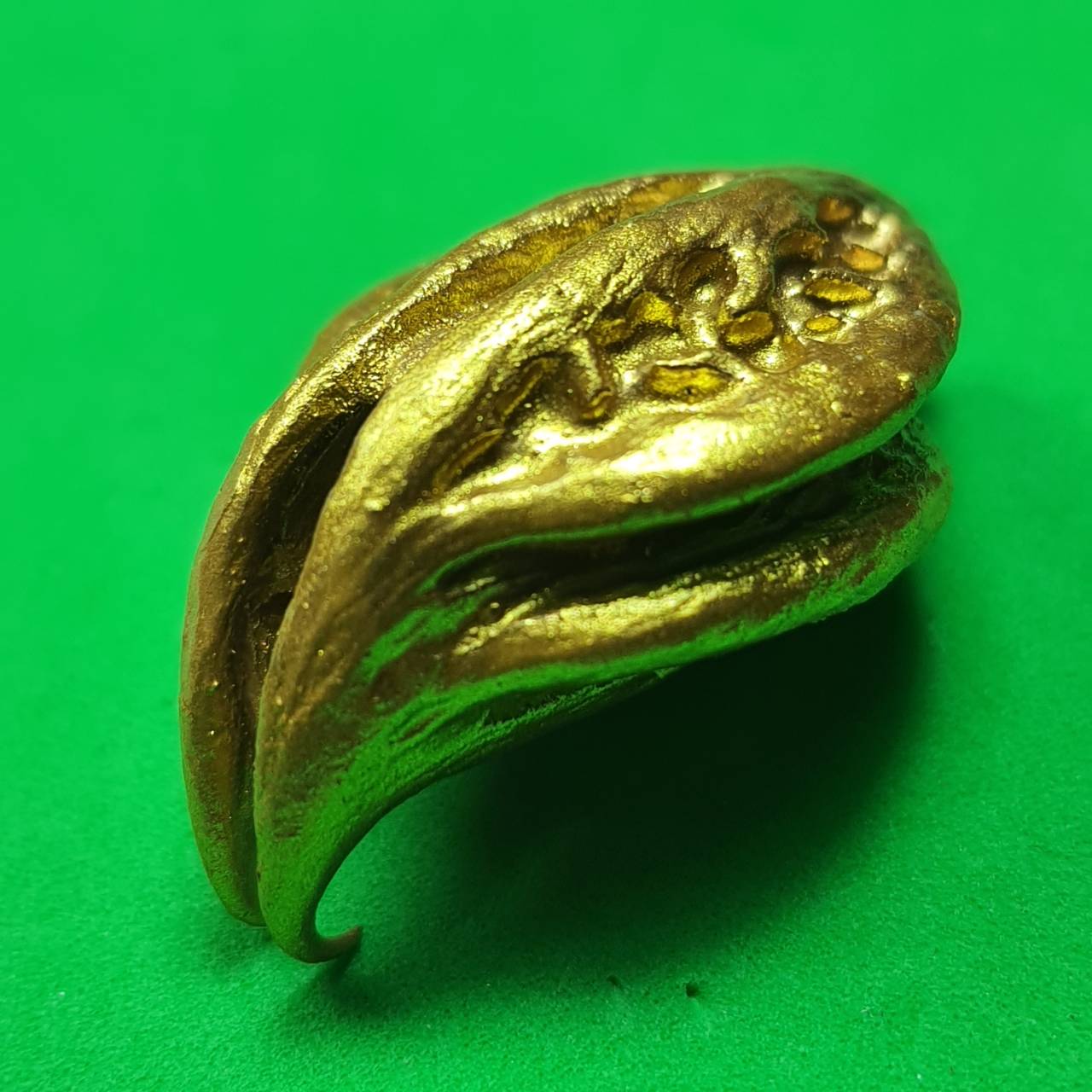 ของป้องกัน พญาเล็บครุฑ สีทอง ป้องกันภัย เพิ่มอำนาจ เกี่ยวเงินทอง เล็บครุฑ เล็บพญาครุฑ ผลเล็บครุฑ