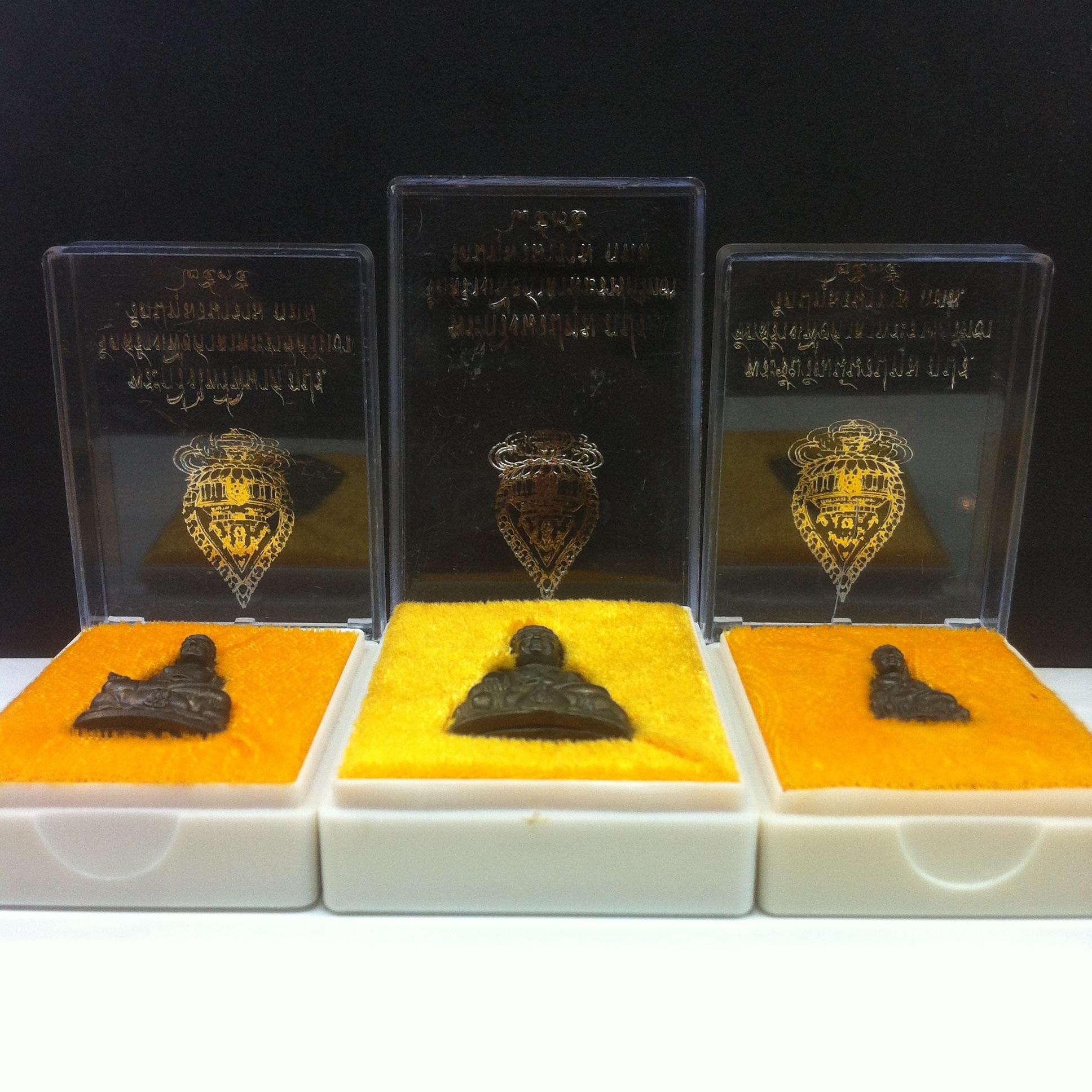 พระกริ่ง-พระชัยวัฒน์-พระกริ่งไพรีพินาศ วัดปทุมวนาราม เนื้อนวะโลหะ ปี2535 (ในหลวงเสด็จเททอง)