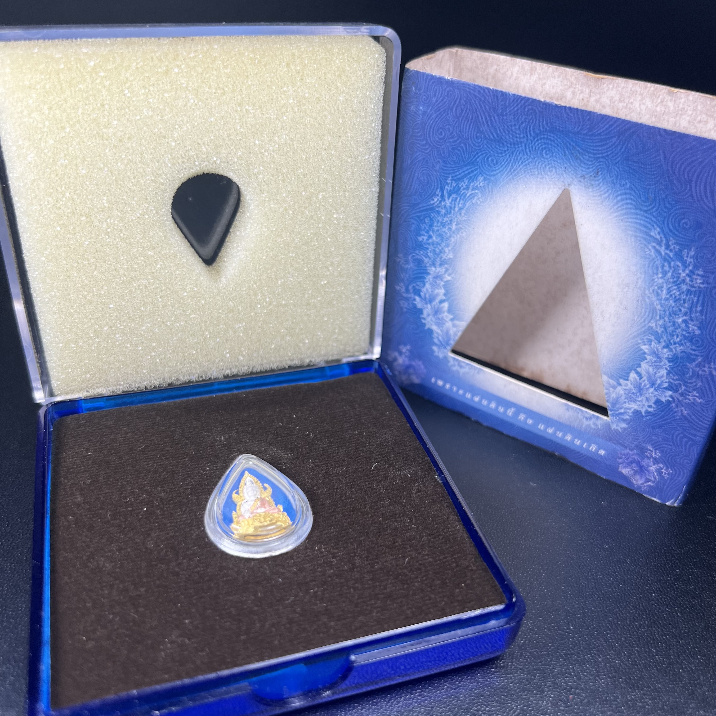 พระพุทธชินราช ภปร. โครงการ เพราะแผ่นดินนี้คือแผ่นดินเกิด เนื้อเงินชุบสามกษัตริย์ ปี2551 ขนาดหน้าตัก1/4นิ้ว (สวยงามหายาก)