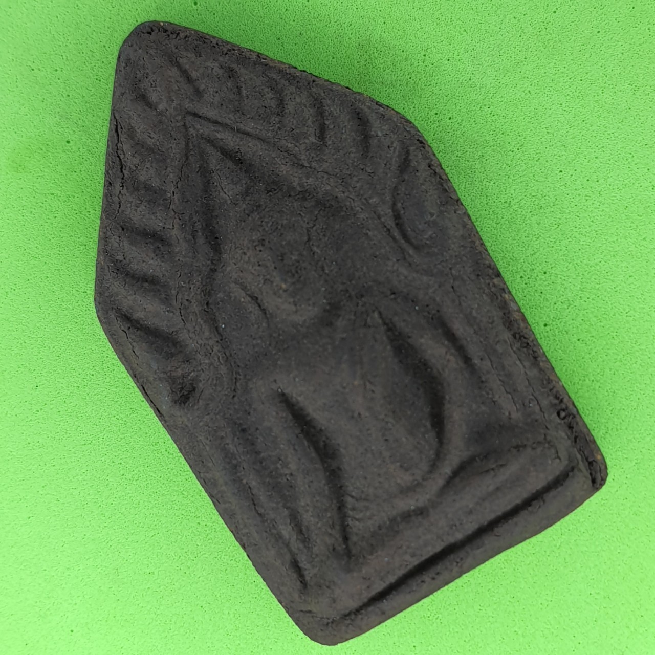 พระเครื่อง ขุนแผน เนื้อแร่เหล็กน้ำพี้ แบบที่ 3 แบบชุด 10องค์