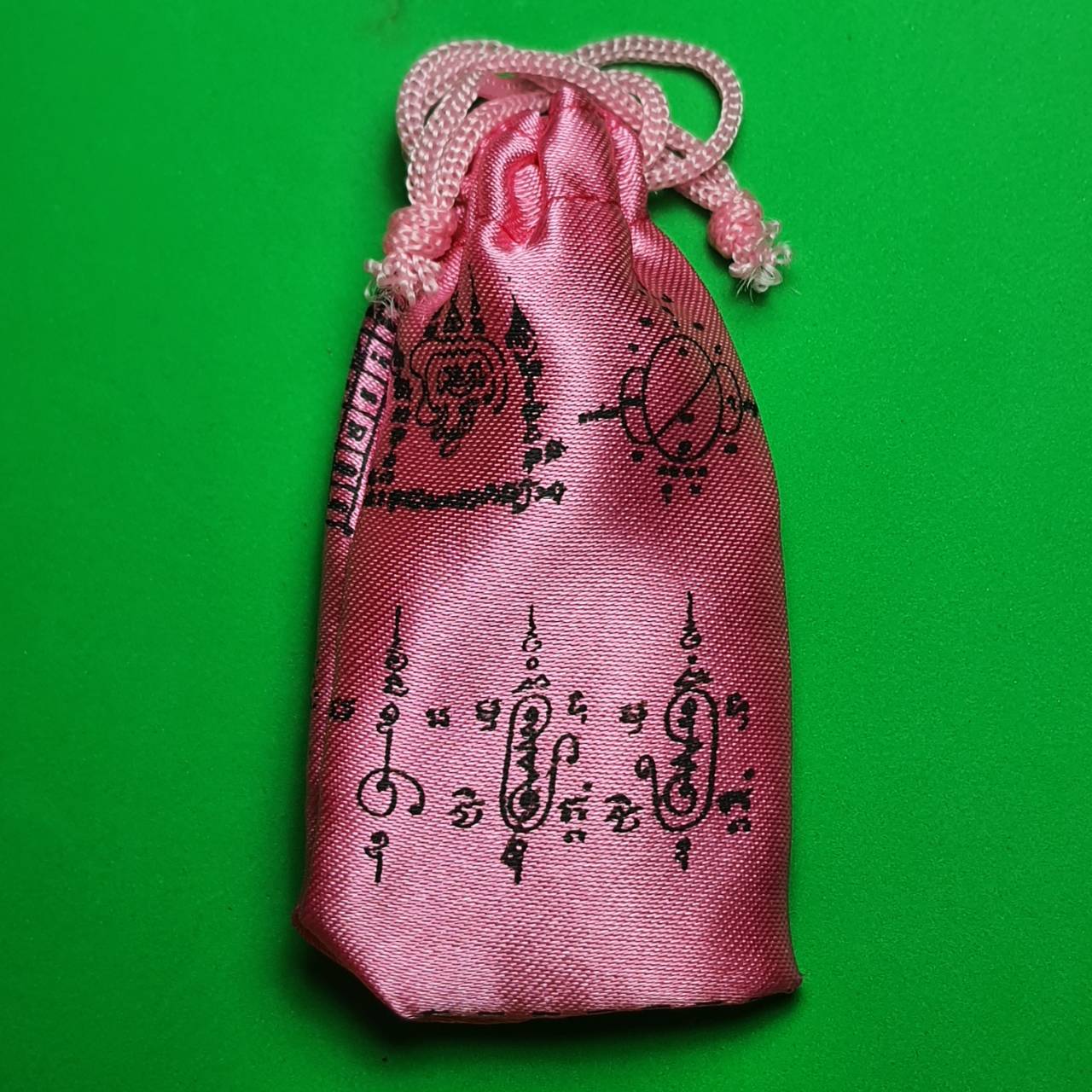 ของเสน่ห์ ถุงมหาเสน่ห์ ใส่ตะกรุด108รวมว่าน นางกวักเลี่ยมกรอบห้อยคอ ของแท้ ค้าขายดี