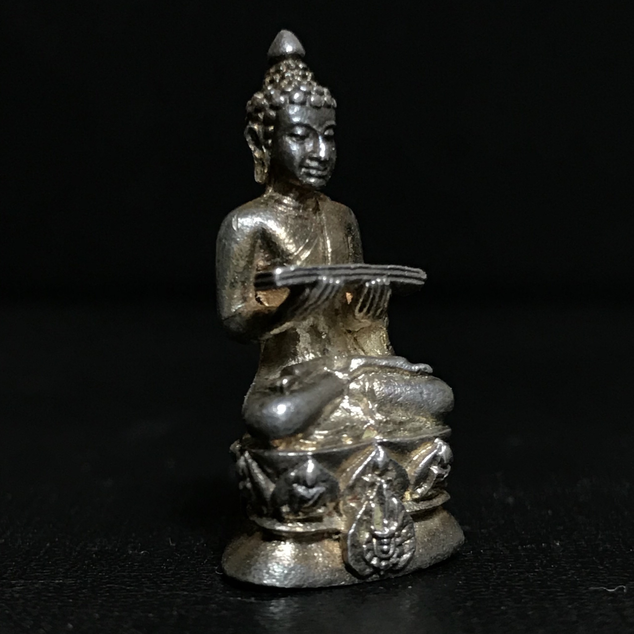 พระกริ่งปรมานุชิตชิโนรส วัดพระเชตุพนวิมลมังคลาราม(วัดโพธิ์) ปี2533 เนื้อเงิน ( ในหลวงรัชกาลที่9เสด็จเททอง)