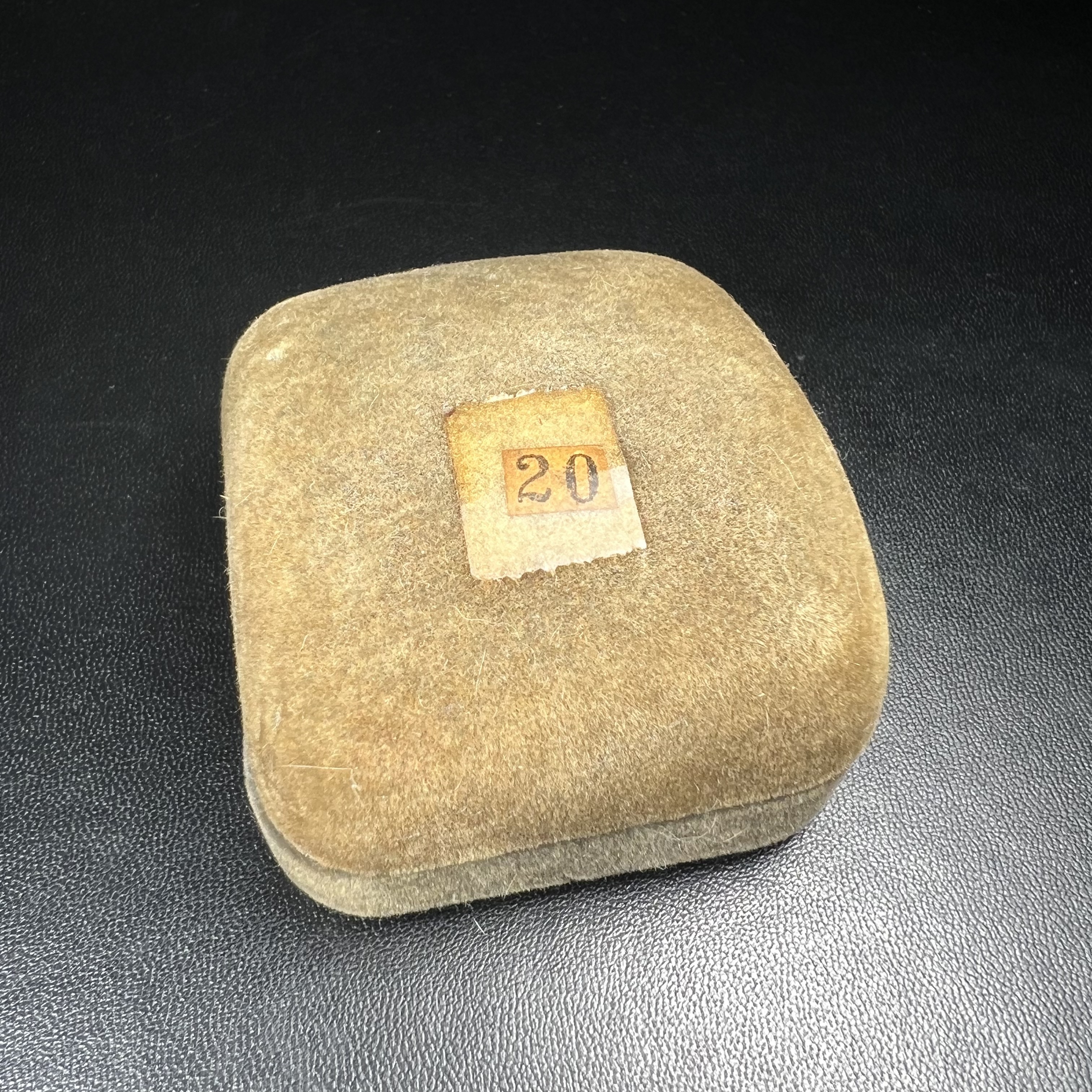 พระกริ่งวาสนา 80 พรรษา สมเด็จพระสังฆราช (วาสน์) วัดราชบพิธฯ ปี2521 เนื้อเงิน(ตอกหมายเลข)(ตอกโค๊ตพระปิดตา) โดยมีหลวงปู่โต๊ะ วัดประดู่ฉิมพลีร่วมปลุกเสก สภาพผิวเดิม สวยจัด แชมป์ๆพร้อมกล่องบรรจุเดิม(หายาก)