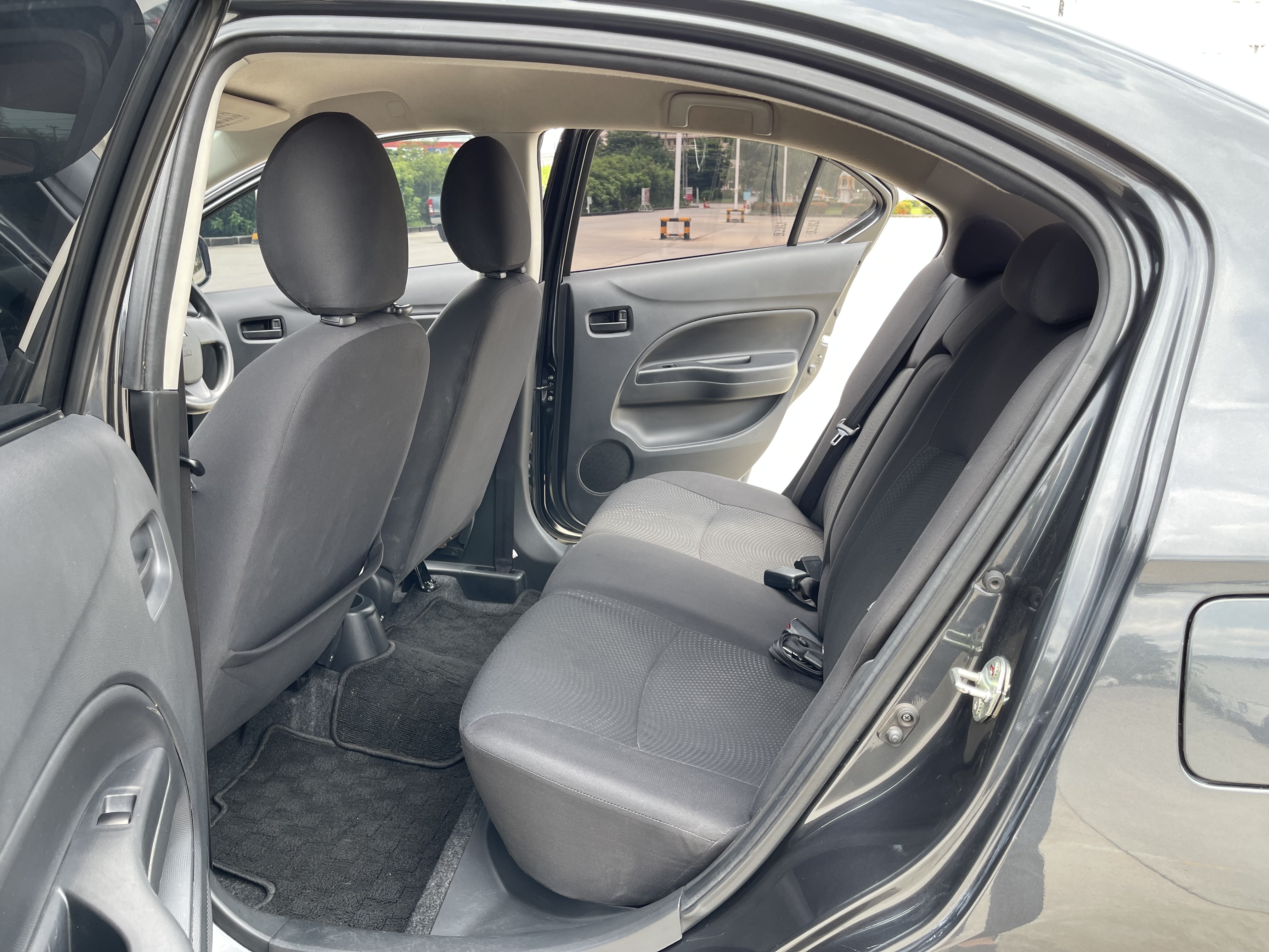 Mitsubishi Attrage 1.2 GLX At 2014 เทาดำ