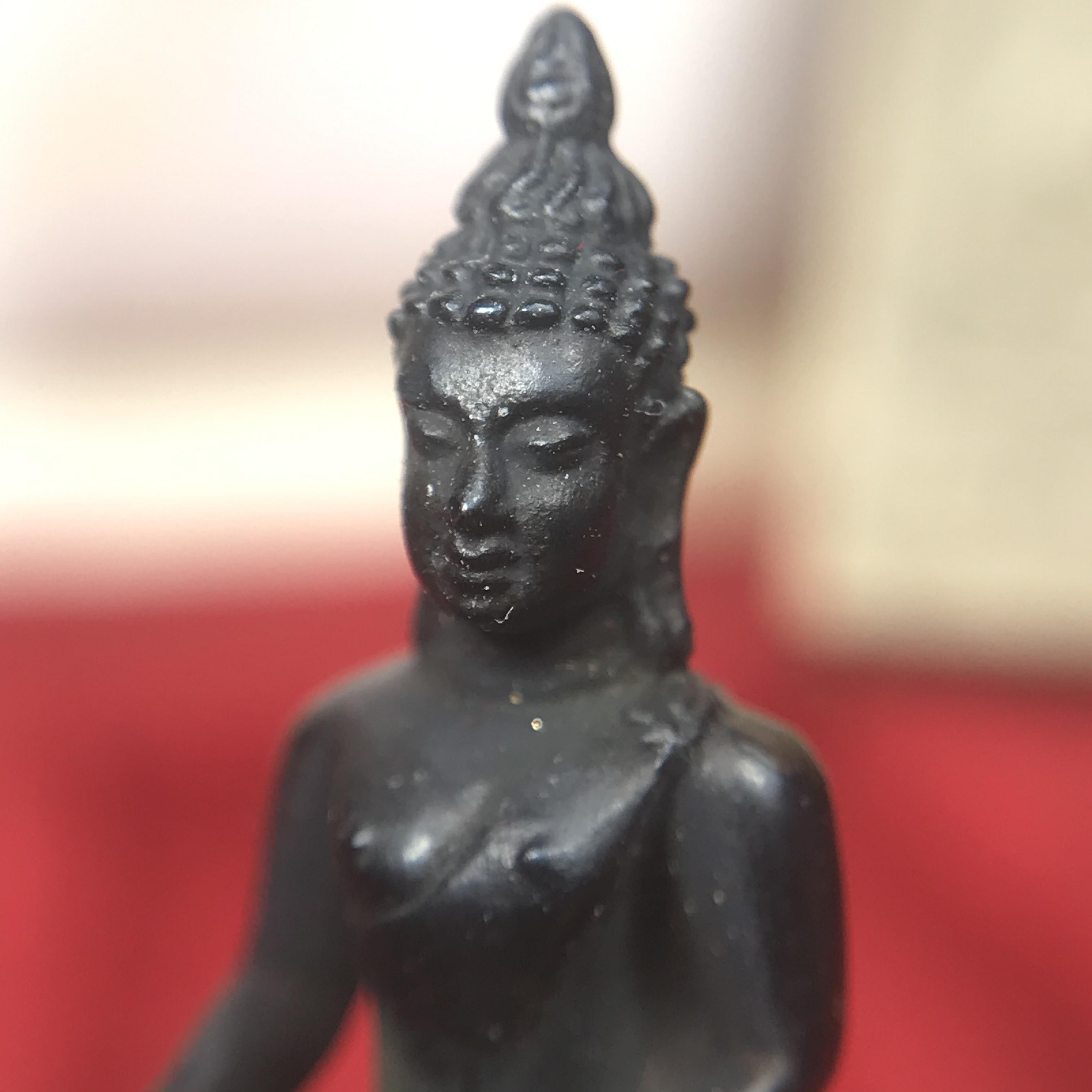 ชุดพระกริ่งไพรีพินาศ(รุ่นแรก สมเด็จพระญาณสังวร) เนื่องในพระบรมราชวโรกาสพระบาทสมเด็จพระเจ้าอยู่หัวรัชกาลที่9 เสด็จพระราชดำเนิน ในงานตัดลูกนิมิตสีมาอุโบสถ วัดเพชรวราราม จ.เพชรบูรณ์ ปี ๒๕๒๐ รุ่นเขาค้อ (ชุดกรรมการ ได้รับพระราชทาน พบเจอและหายากมากในปัจจุบัน)