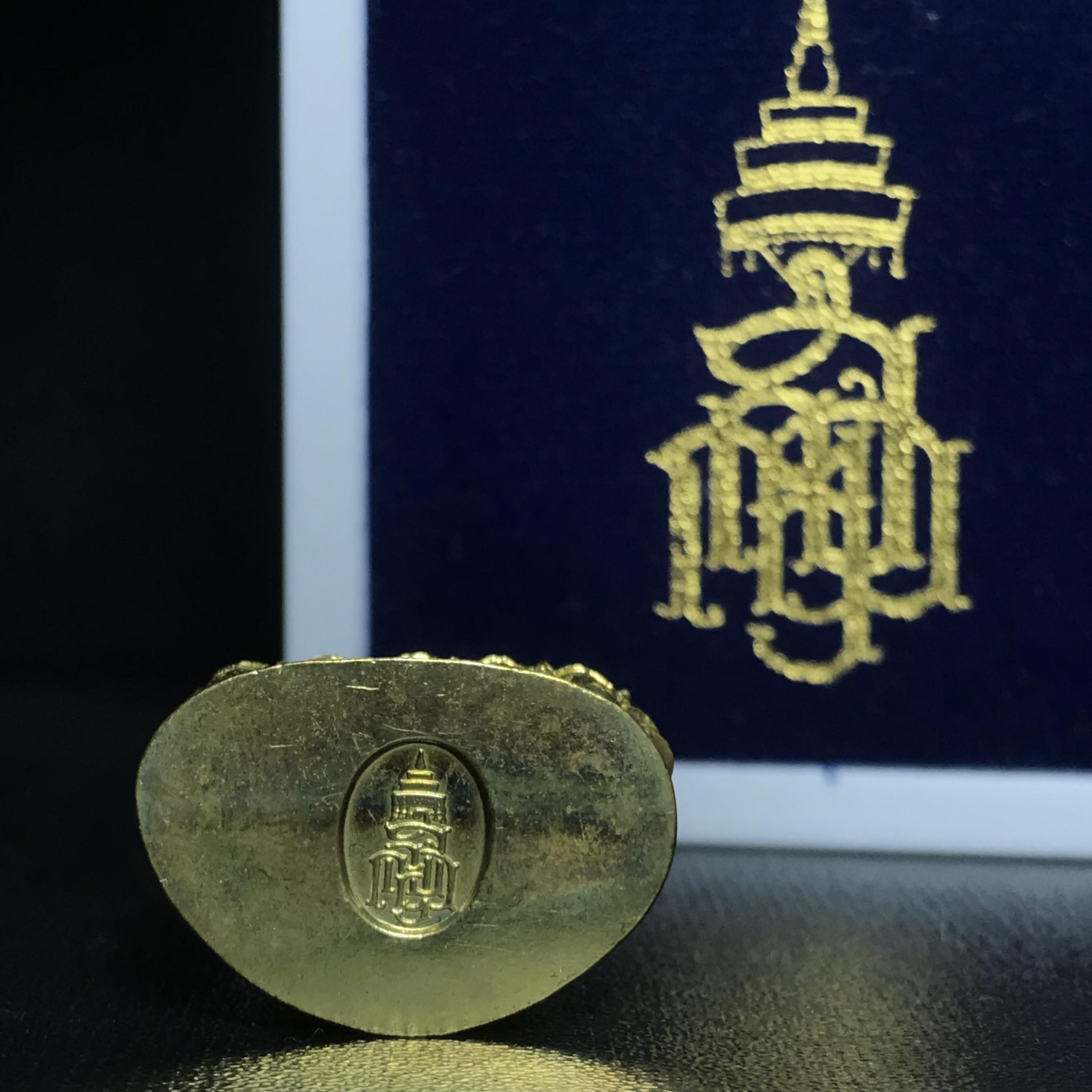 พระกริ่งคชวัตร รุ่น2(ฉลองพระชนมายุ 100 พรรษา)สมเด็จพระญาณสังวร สมเด็จพระสังฆราช วัดบวรนิเวศวิหาร ปี2556 เนื้อทองเหลือง (1ใน3999องค์) (บรรจุเส้นพระเกศา)