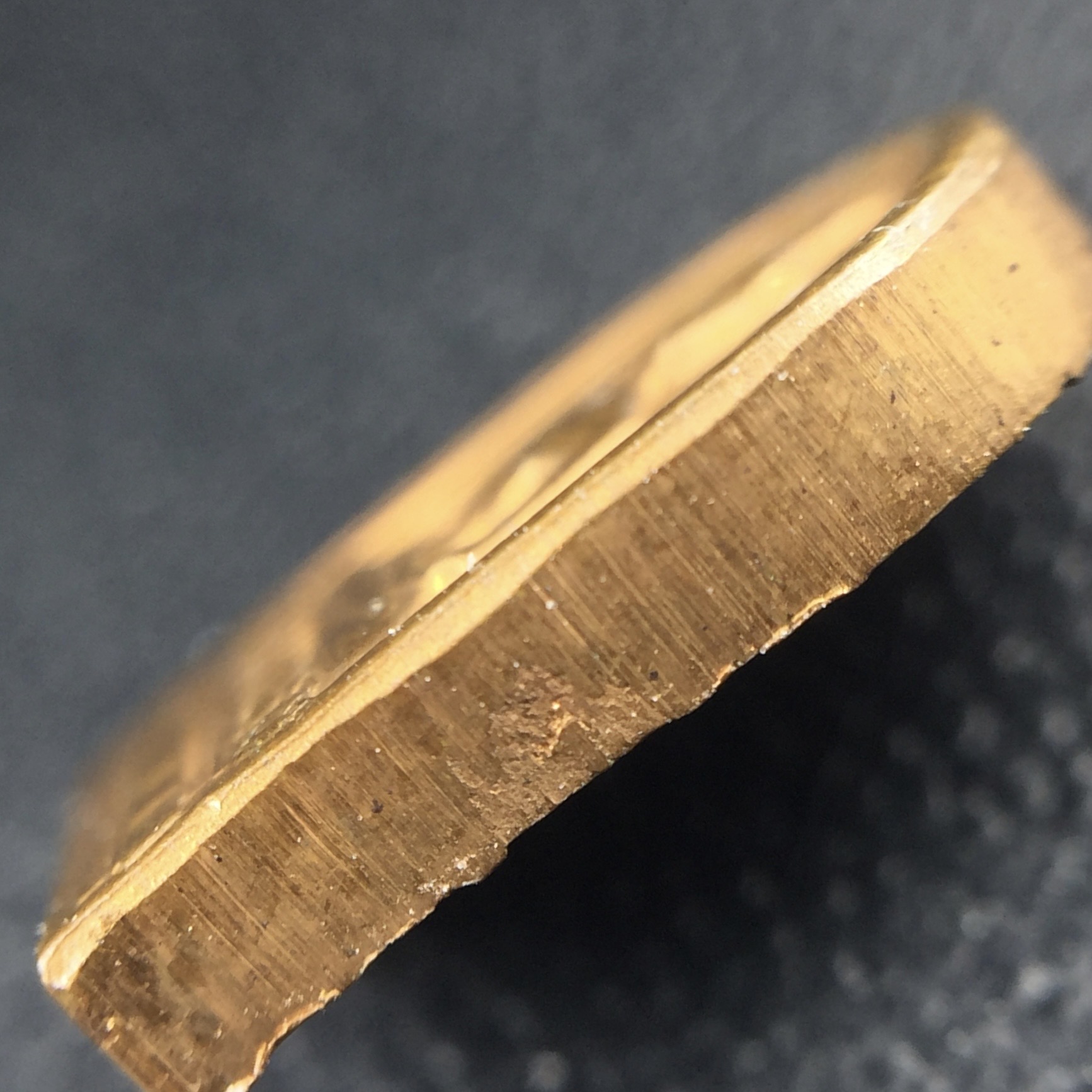 พระปรกใบมะขาม พระพุทธสิหิงค์ ภปร. ธรรมศาสตร์ 50ปี เนื้อทองแดง(ตอกสองโค๊ด ผ่านสองพิธีวาระ 50ปีและ60ปี หายากนิยม)(คัดสภาพสวย)(ในหลวงรัชกาลที่9 เสด็จเททอง)(พระปรกใบมะขาม ภปร. รุ่นแรก)(พิธีใหญ่ เกจิที่มีชื่อเสียงมาร่วมปลุกเสกจำนวนมาก ชนวนมาลสารเก่าเข้มขลัง )