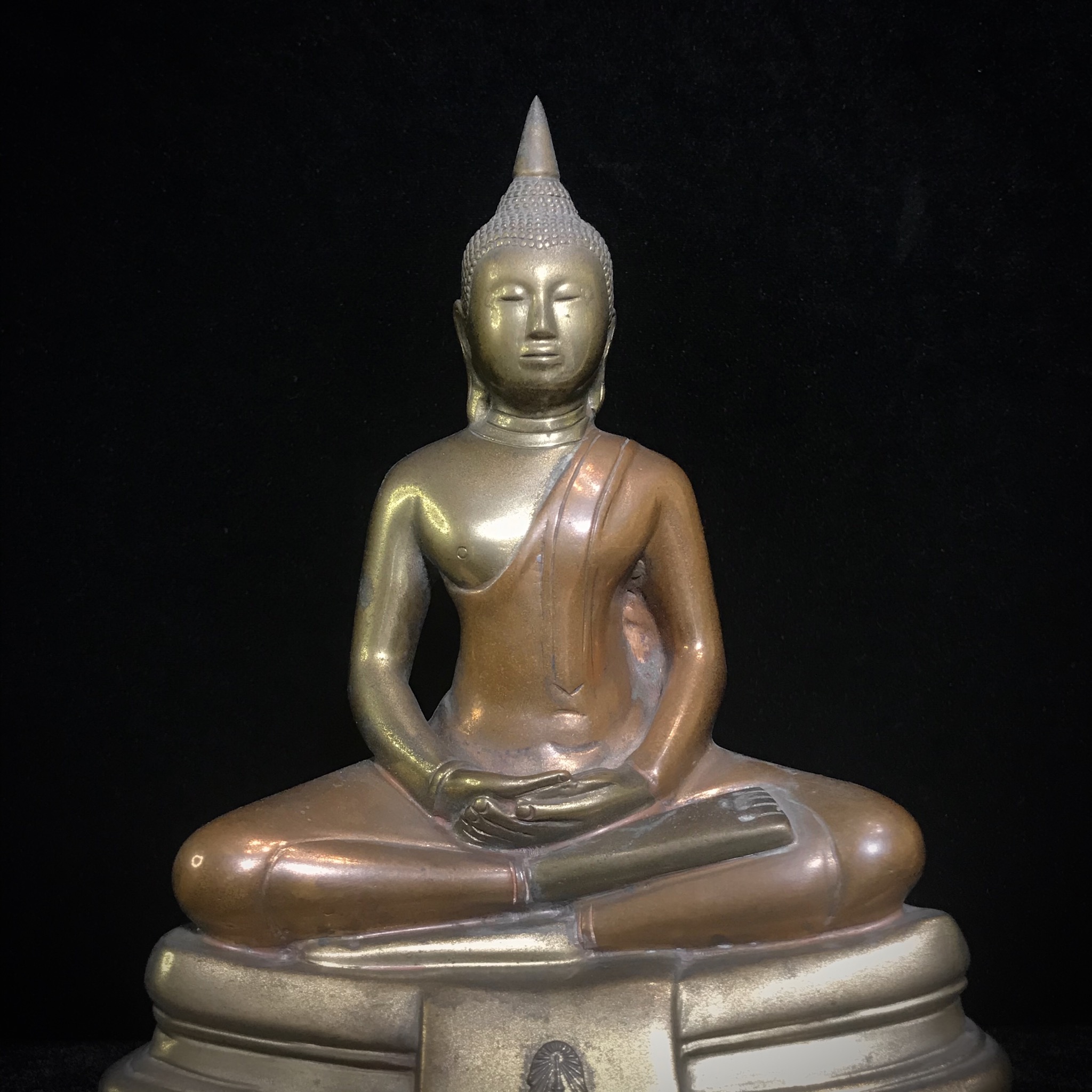 พระบูชาพระพุทธโสธร ภปร. รุ่นย้อนยุค ปี2539 กาญจนาภิเษกครองราชสมบัติครบ 50ปี หน้าตัก5นิ้ว เนื้อสามกษัตริย์ หมายเลข00732